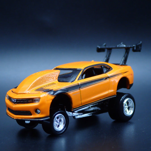 2010 - 2015 CHEVY CHEVROLET CAMARO ZINGER 1/64 SCALE DIORAMA DIECAST MODEL CAR