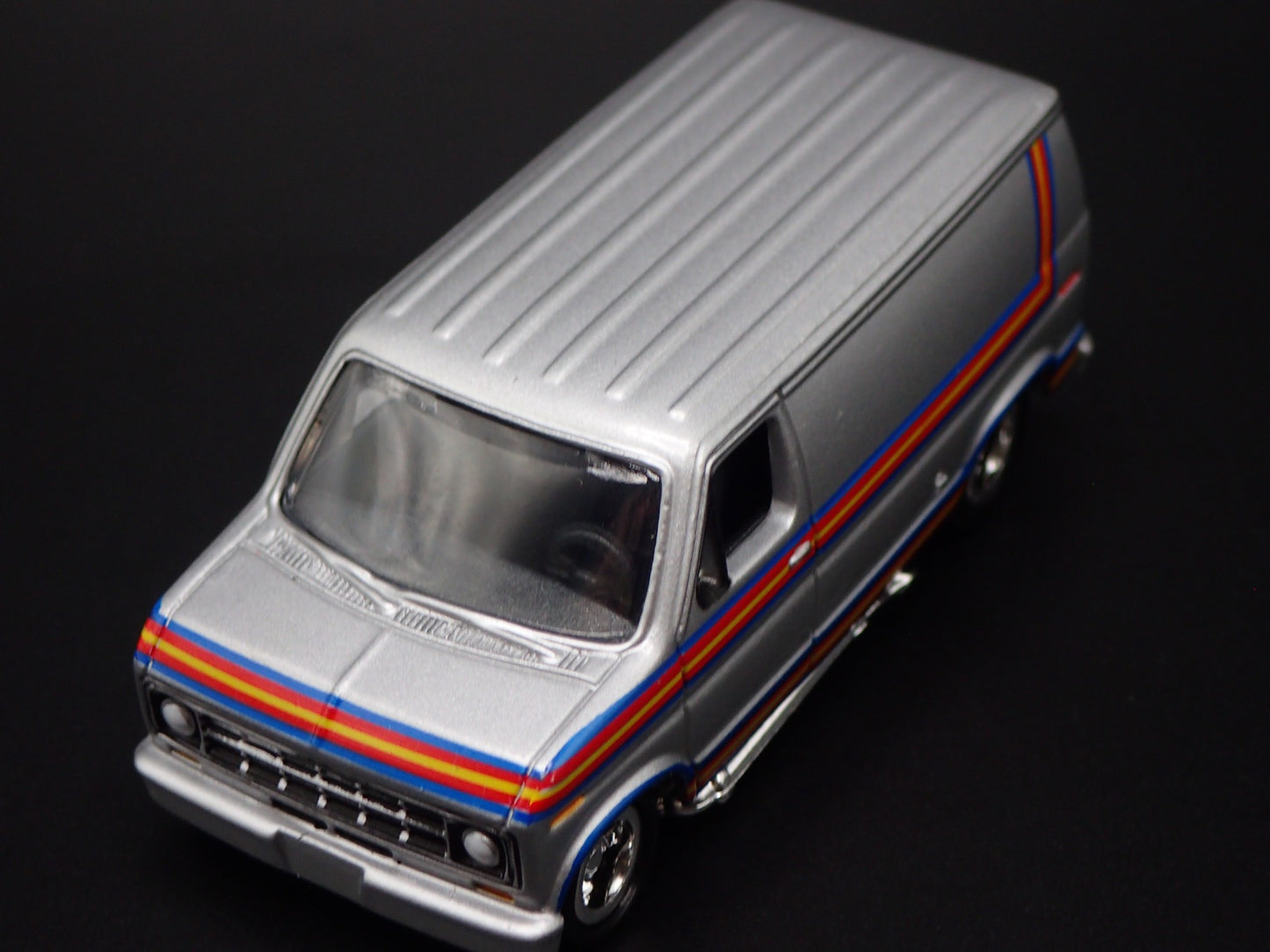 1975-1991 FORD ECONOLINE 150 VAN CLUB WAGON 1:64 SCALE DIORAMA DIECAST MODEL CAR