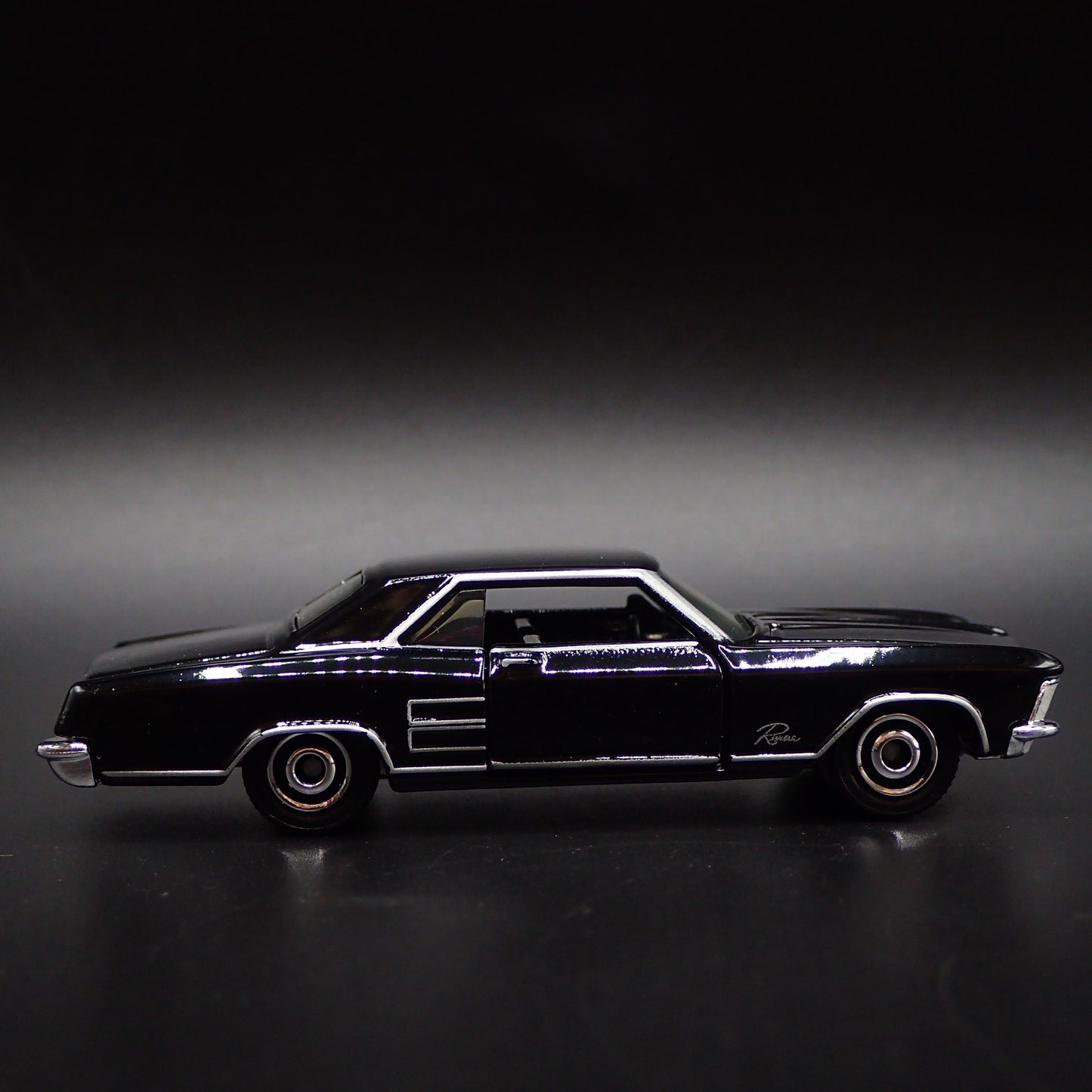 1964 64 BUICK RIVIERA BLACK 1:64 SCALE COLLECTIBLE DIORAMA DIECAST MODEL CAR