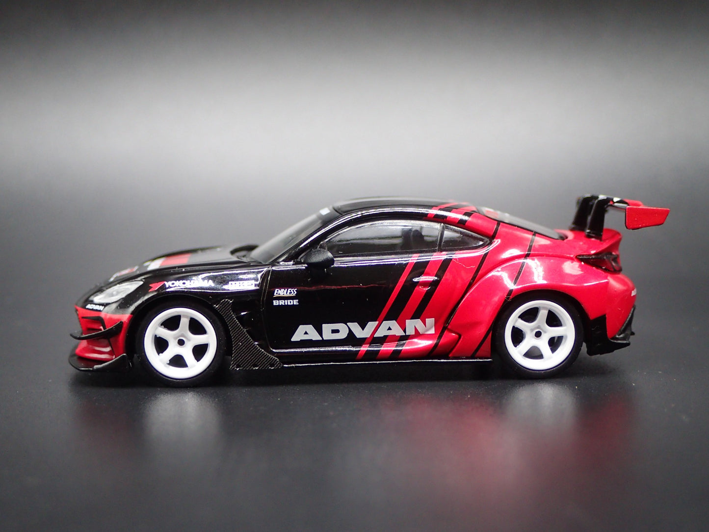 2021-2026 TOYOTA GR86 HKS TYPE R ADVAN 1/64 SCALE DIORAMA DIECAST MODEL CAR