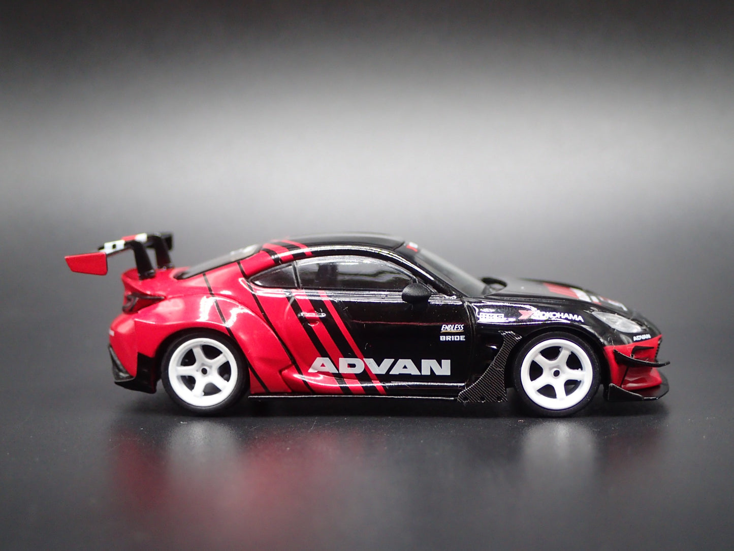 2021-2026 TOYOTA GR86 HKS TYPE R ADVAN 1/64 SCALE DIORAMA DIECAST MODEL CAR