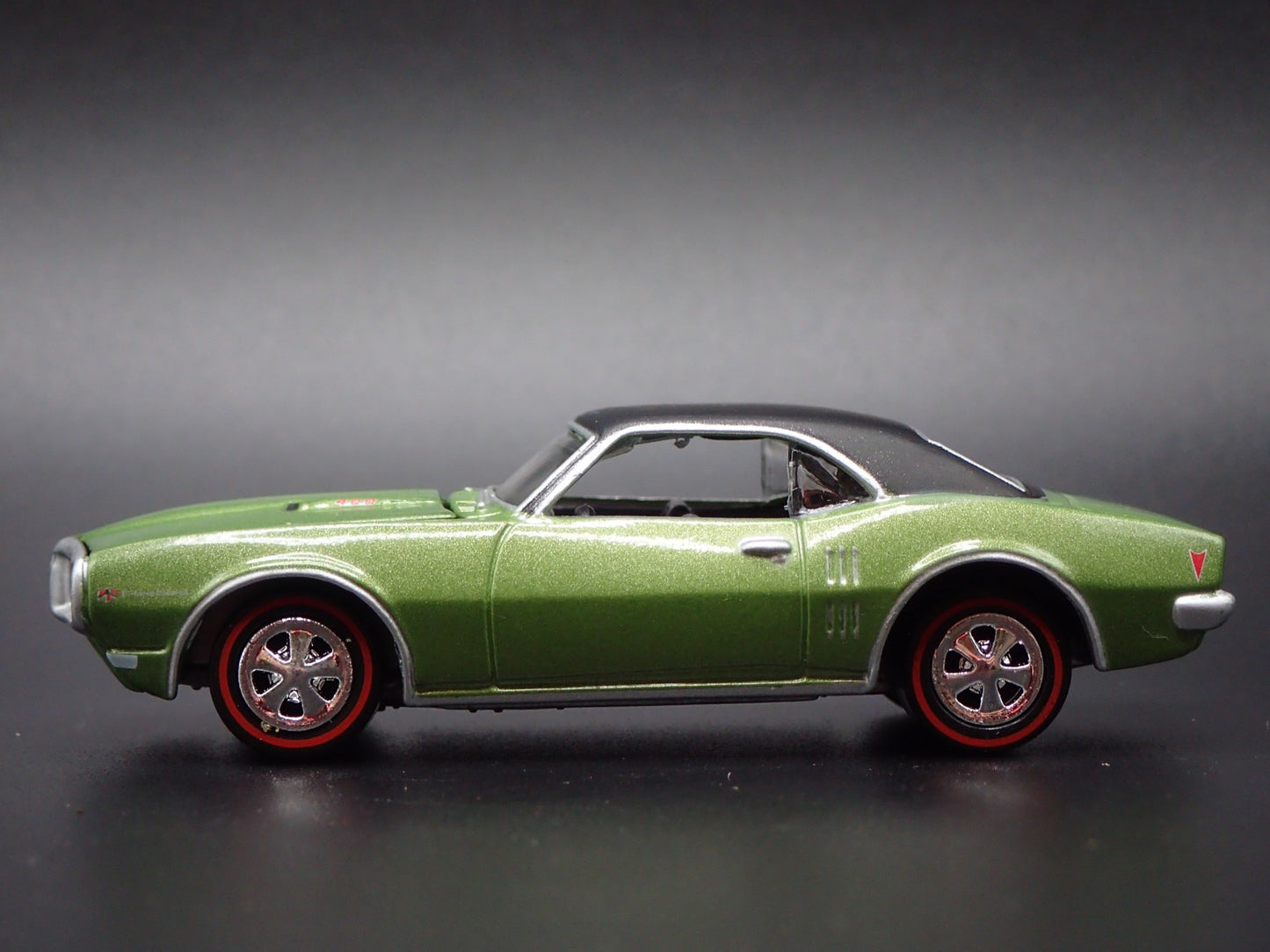 1968 68 PONTIAC FIREBIRD 400  1/64 SCALE COLLECTIBLE DIORAMA DIECAST MODEL CAR