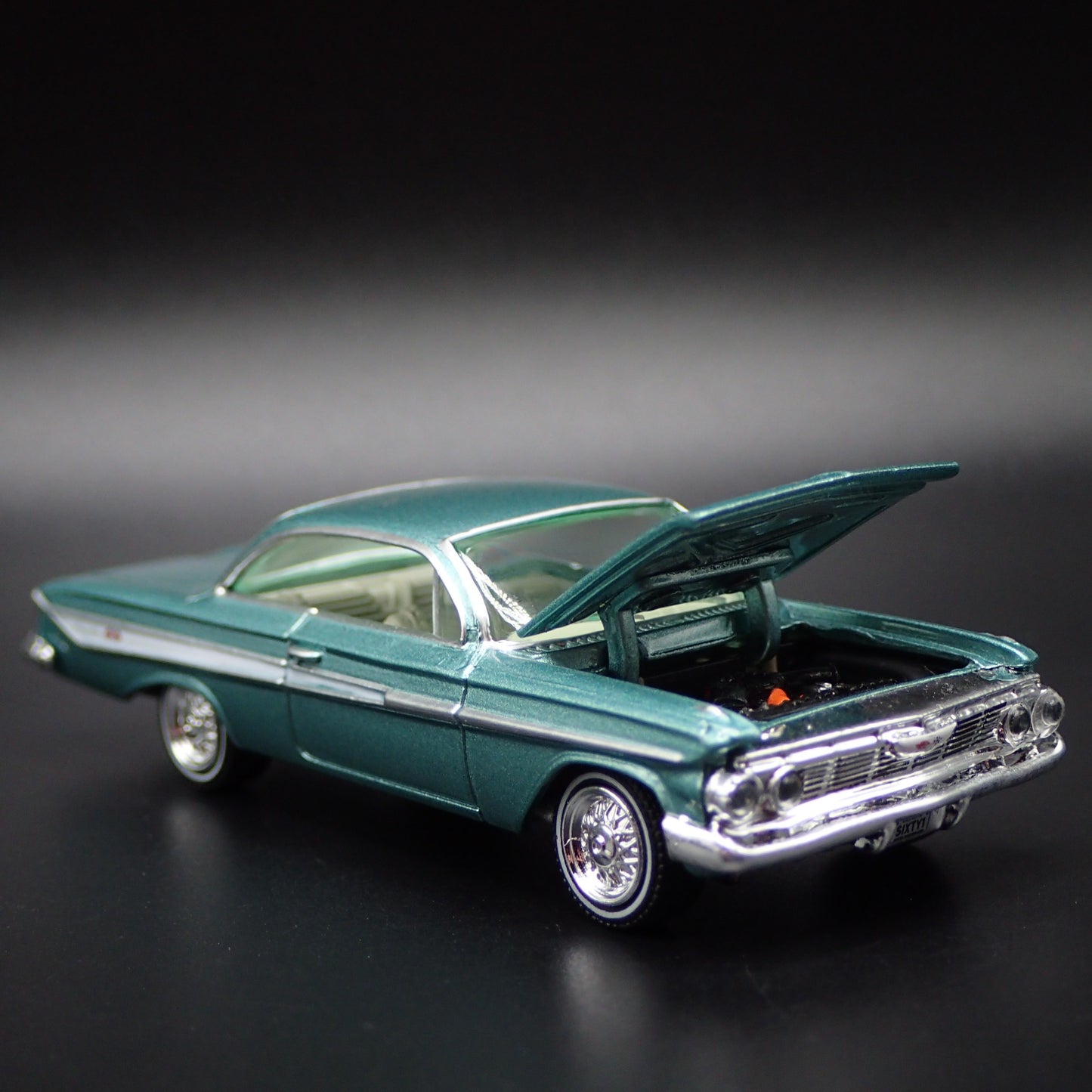 1961 61 CHEVY CHEVROLET IMPALA SS 409 GREEN 1:64 SCALE DIORAMA DIECAST MODEL CAR
