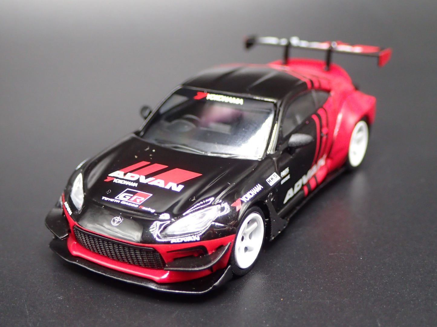 2021-2026 TOYOTA GR86 HKS TYPE R ADVAN 1/64 SCALE DIORAMA DIECAST MODEL CAR