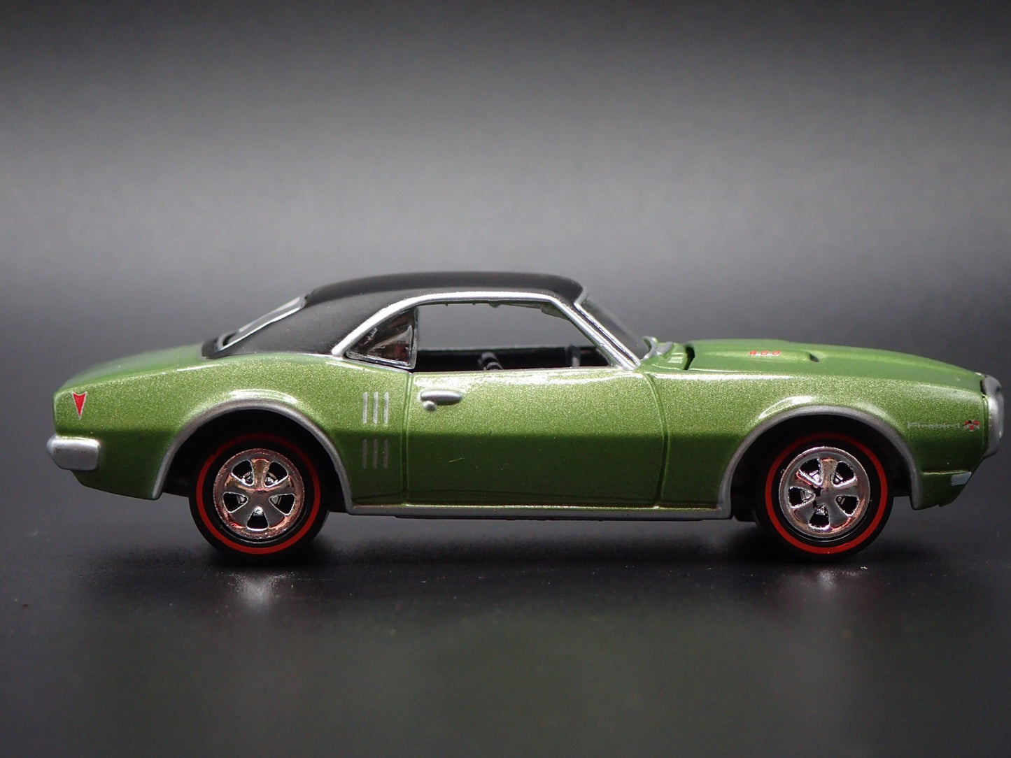 1968 68 PONTIAC FIREBIRD 400  1/64 SCALE COLLECTIBLE DIORAMA DIECAST MODEL CAR