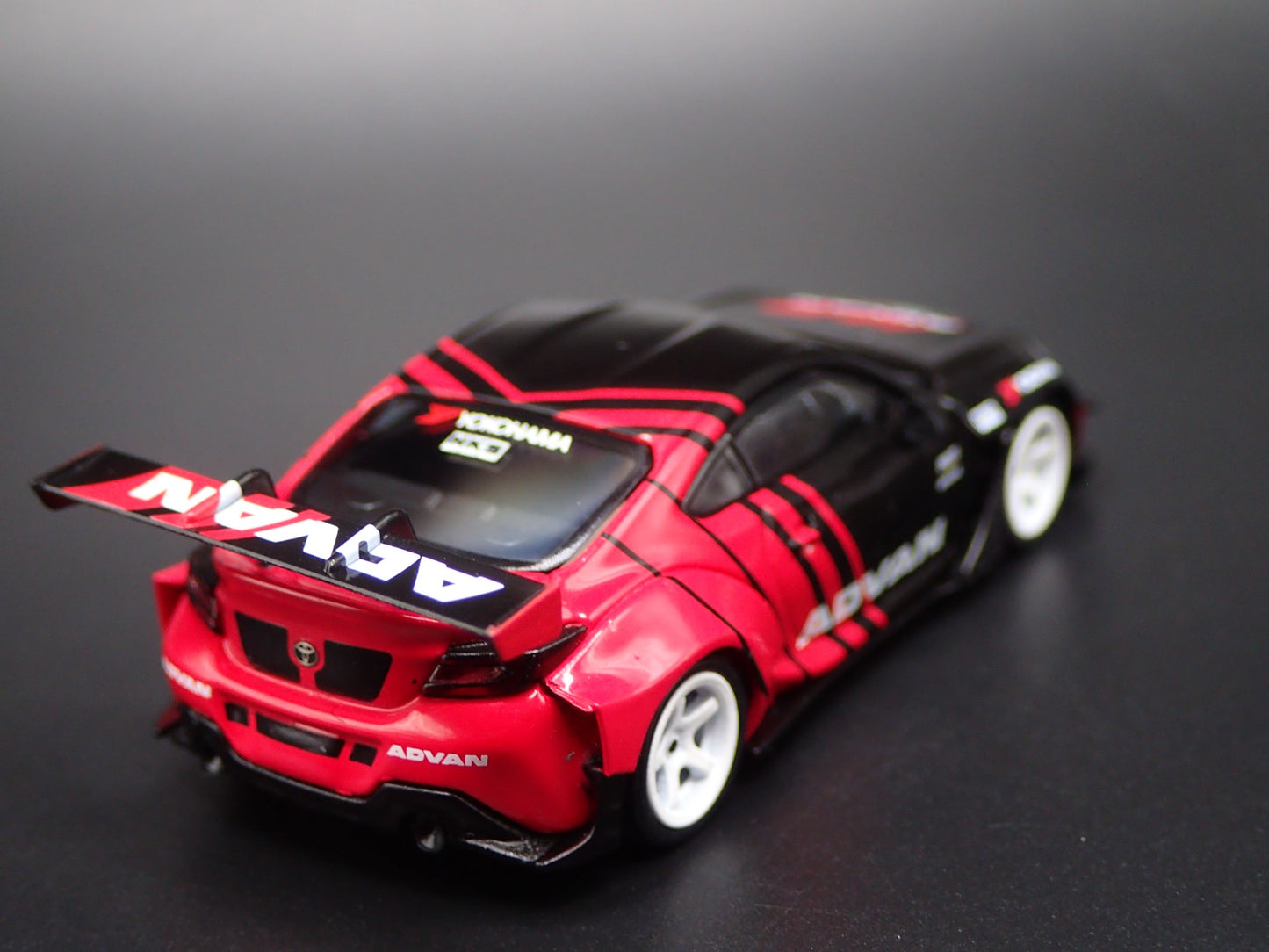2021-2026 TOYOTA GR86 HKS TYPE R ADVAN 1/64 SCALE DIORAMA DIECAST MODEL CAR