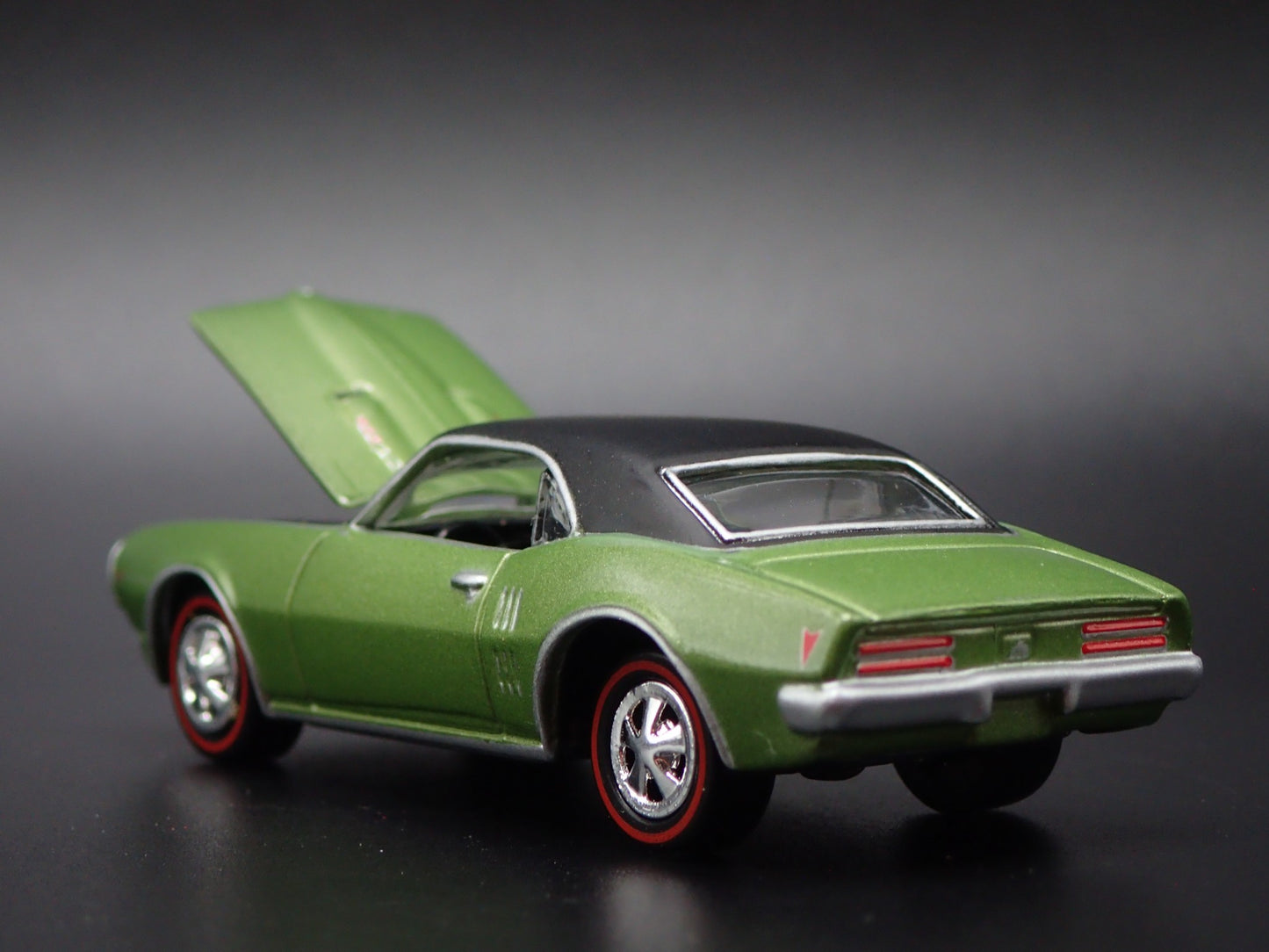 1968 68 PONTIAC FIREBIRD 400  1/64 SCALE COLLECTIBLE DIORAMA DIECAST MODEL CAR