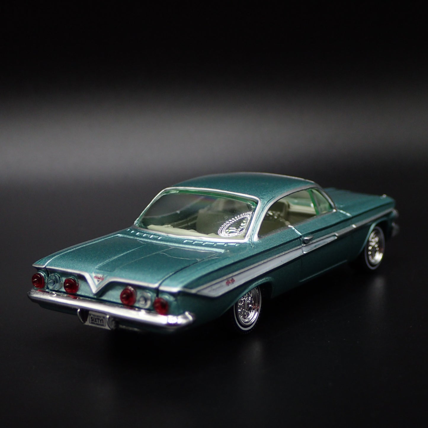 1961 61 CHEVY CHEVROLET IMPALA SS 409 GREEN 1:64 SCALE DIORAMA DIECAST MODEL CAR