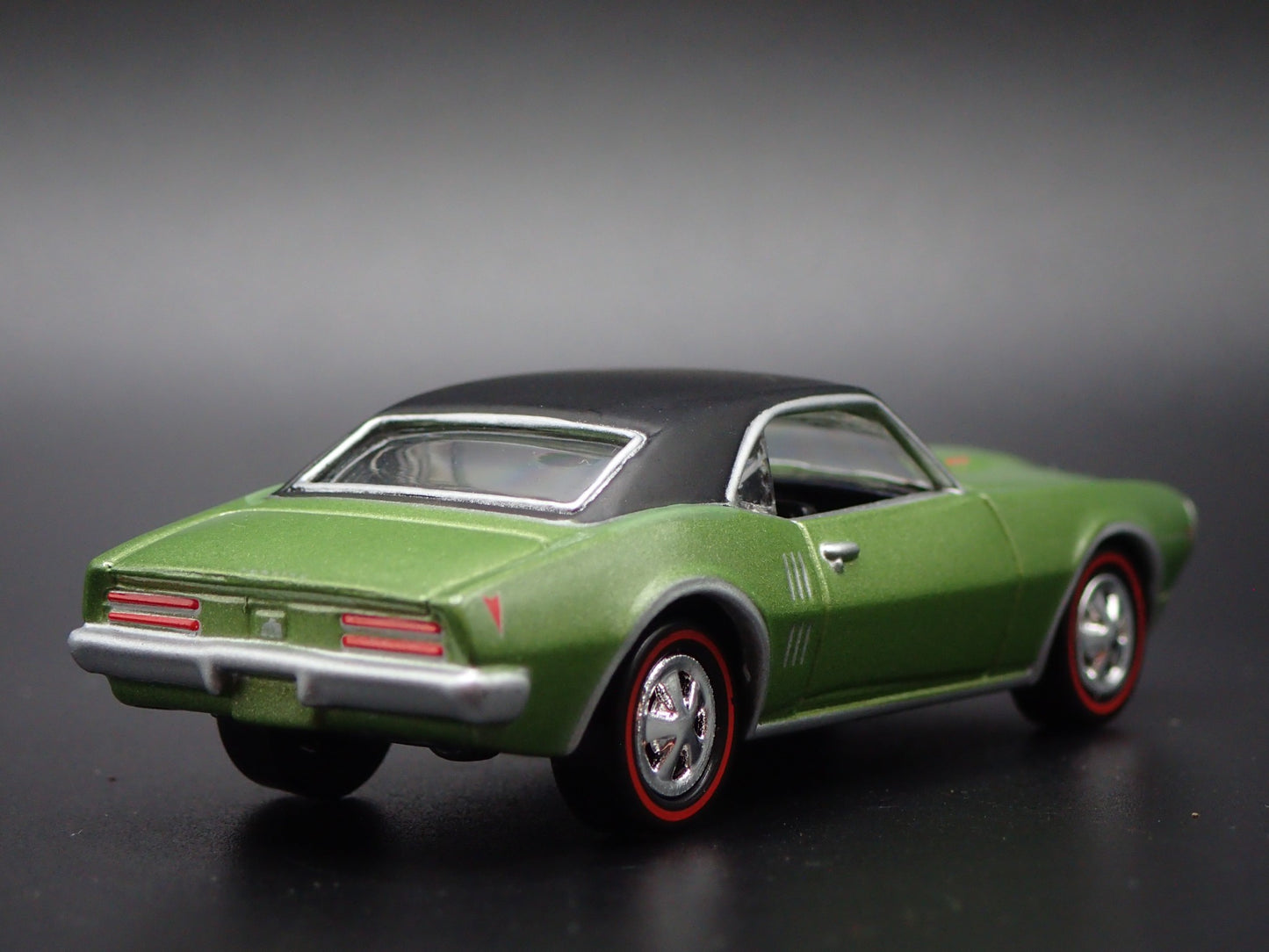 1968 68 PONTIAC FIREBIRD 400  1/64 SCALE COLLECTIBLE DIORAMA DIECAST MODEL CAR