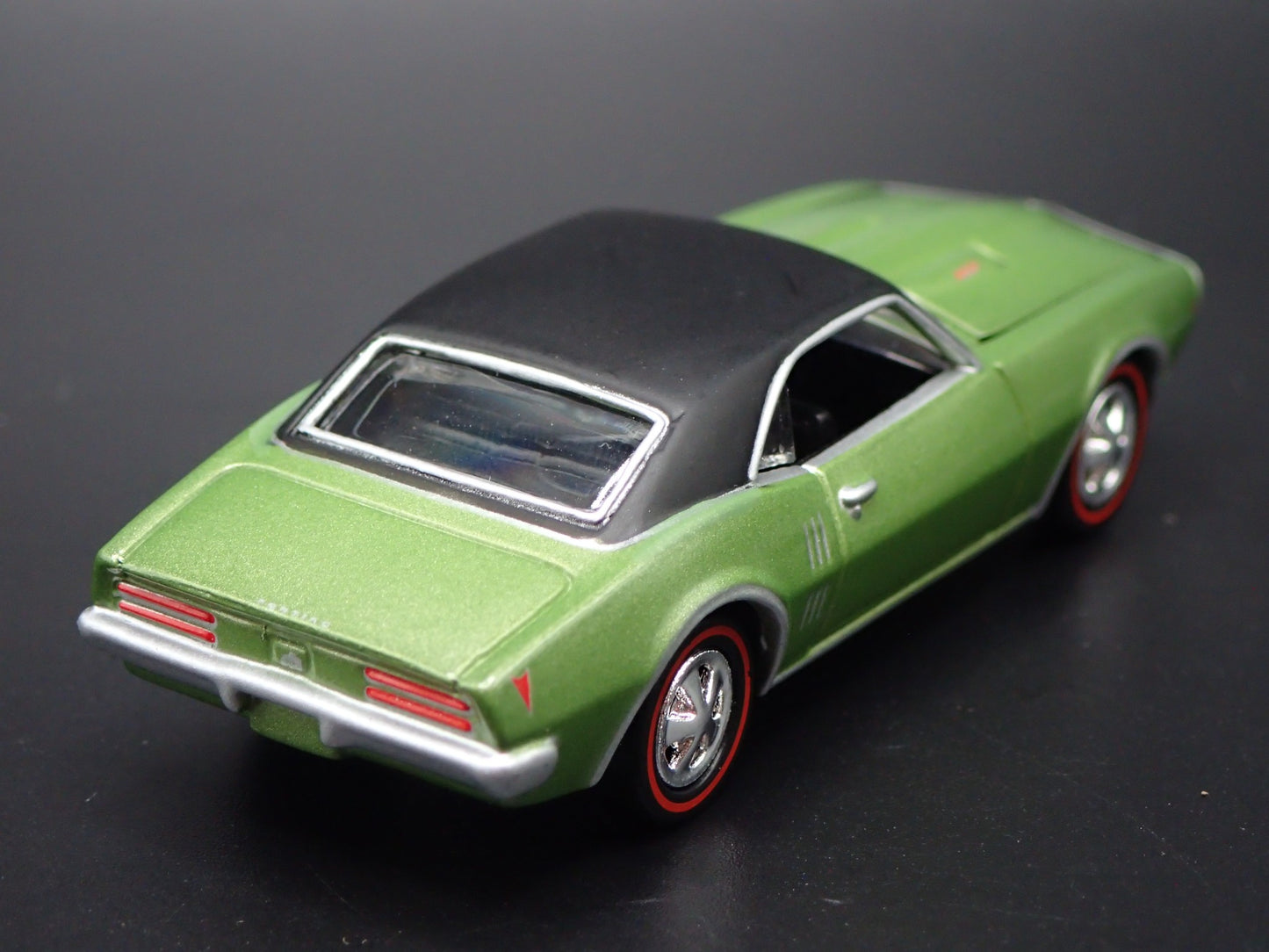 1968 68 PONTIAC FIREBIRD 400  1/64 SCALE COLLECTIBLE DIORAMA DIECAST MODEL CAR