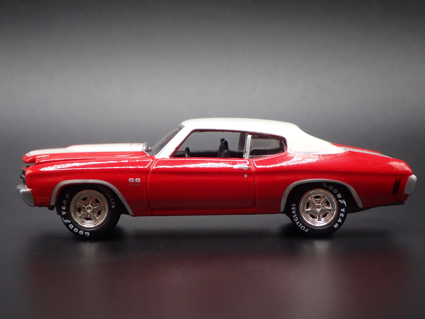 1970 70 CHEVY CHEVROLET CHEVELLE SS RED 1:64 SCALE DIORAMA DIECAST MODEL CAR