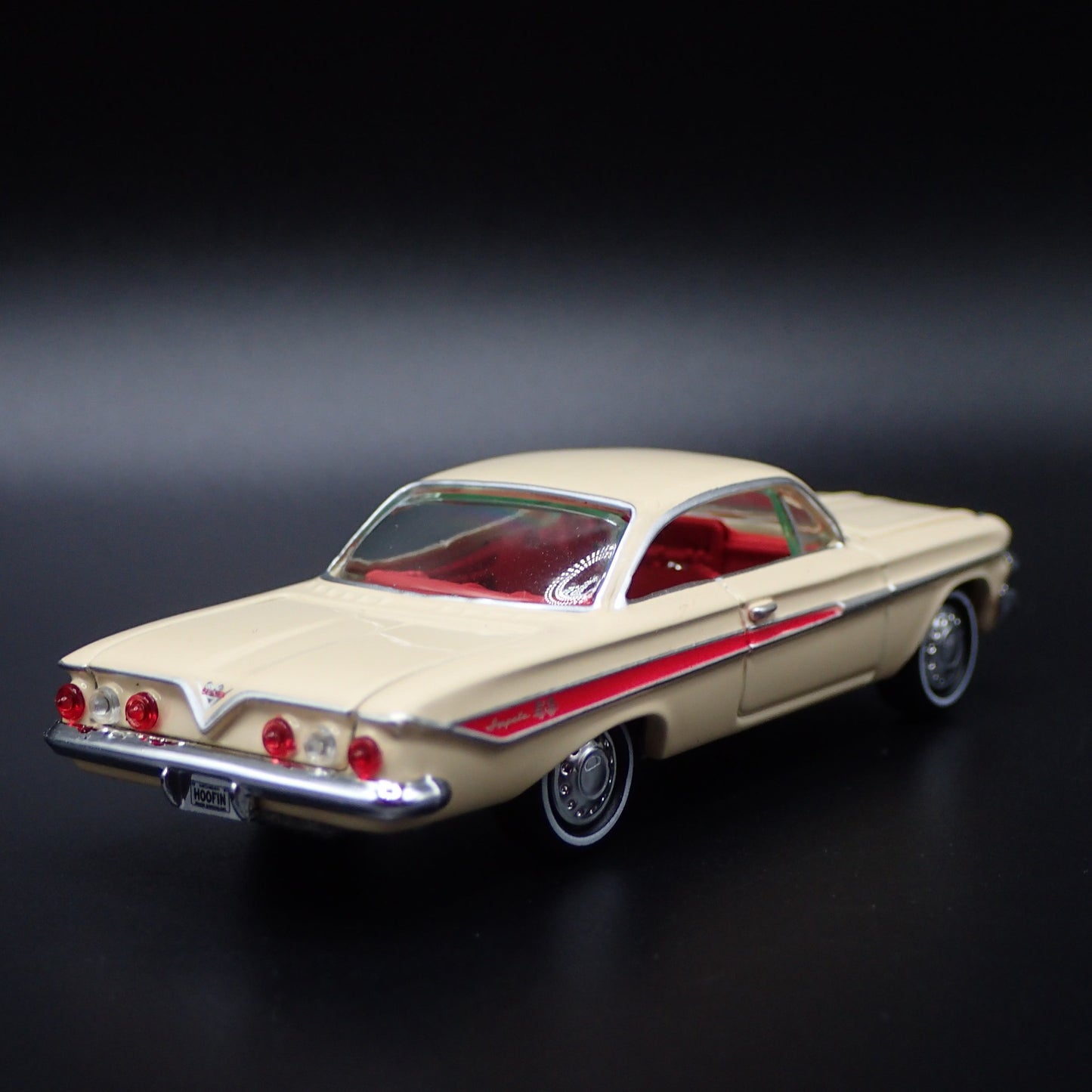 1961 61 CHEVY CHEVROLET IMPALA SS 409 CREAM 1:64 SCALE DIORAMA DIECAST MODEL CAR