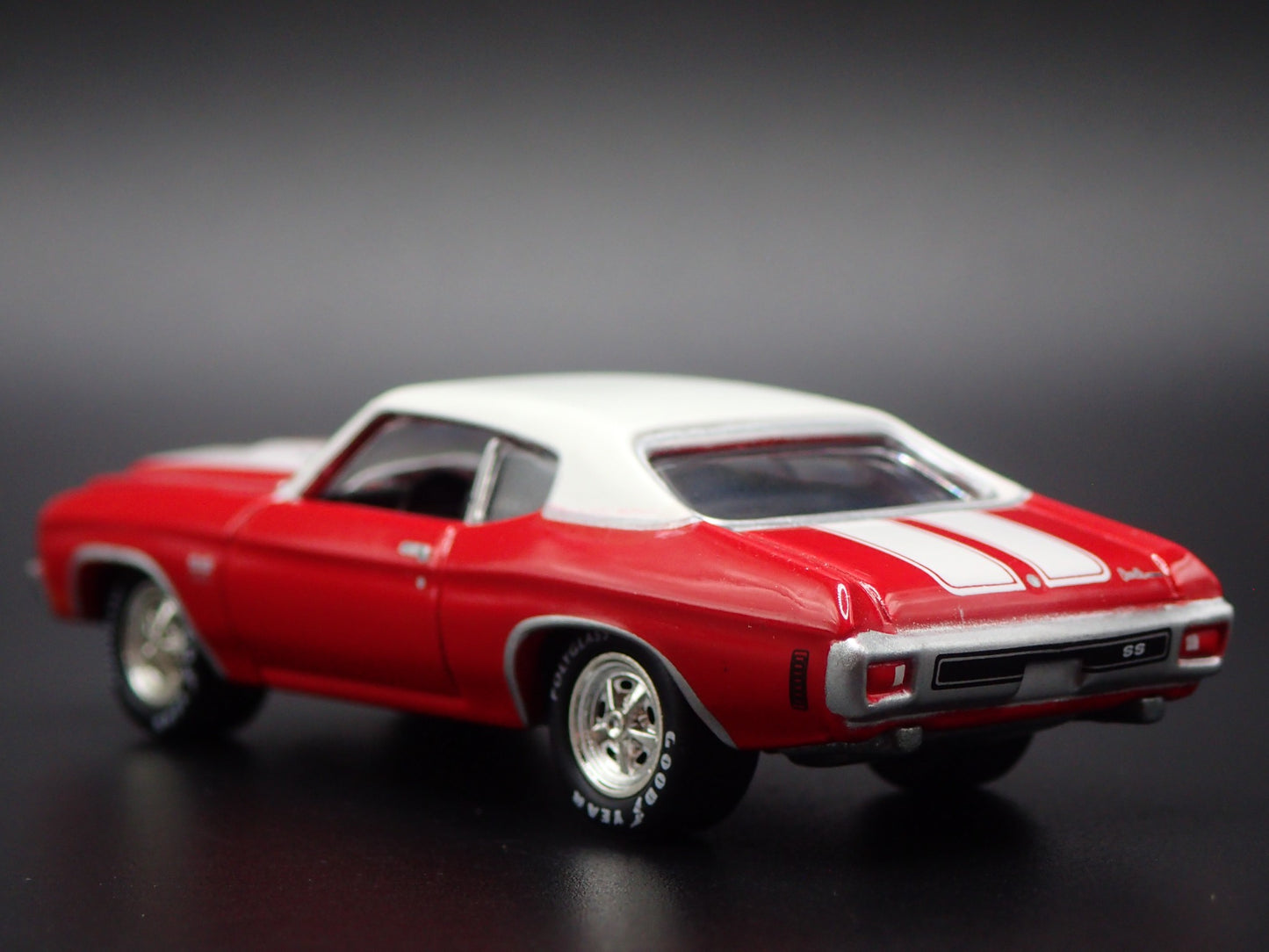1970 70 CHEVY CHEVROLET CHEVELLE SS RED 1:64 SCALE DIORAMA DIECAST MODEL CAR