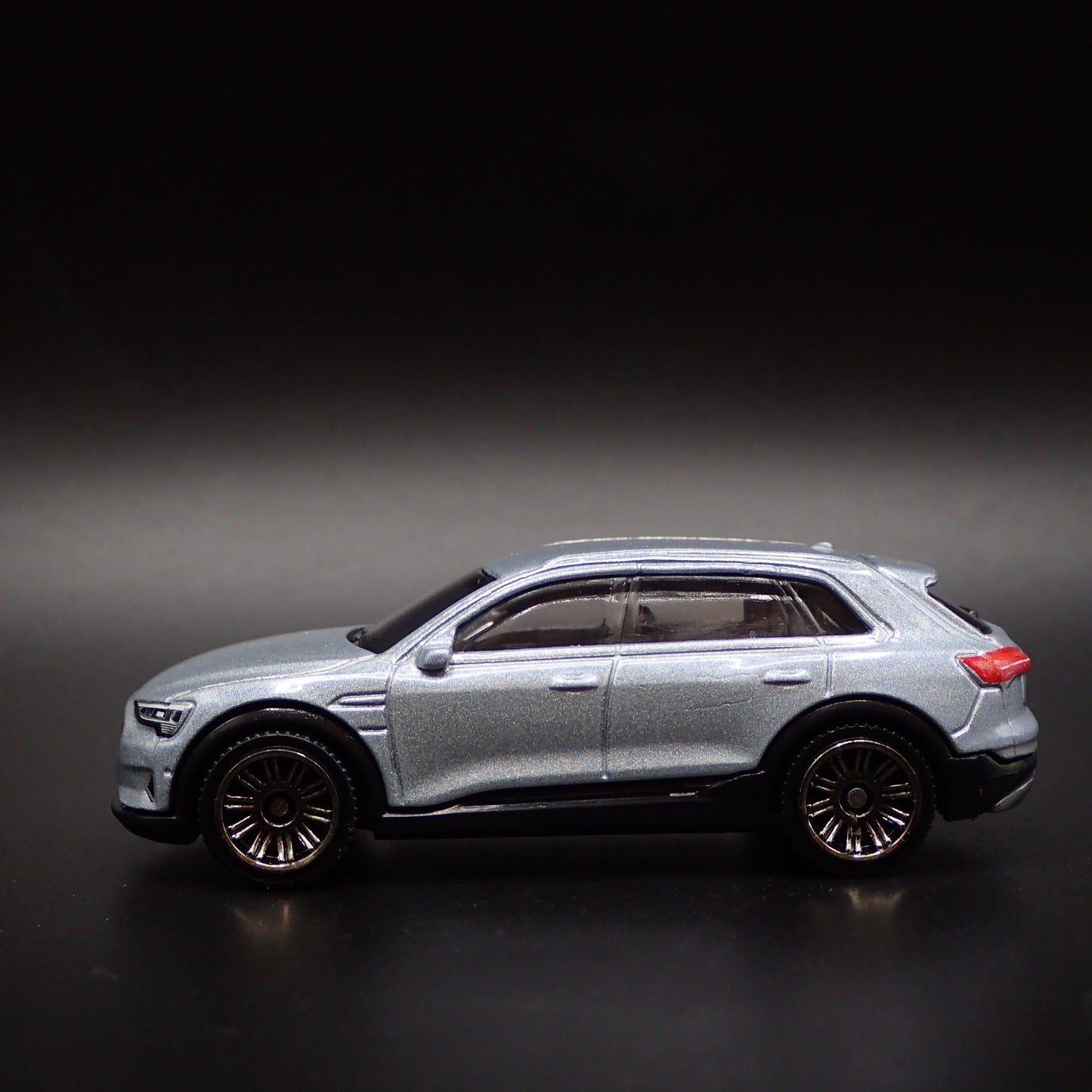 2018-2025 AUDI E TRON SUV SILVER 1:64 SCALE COLLECTIBLE DIECAST MODEL CAR