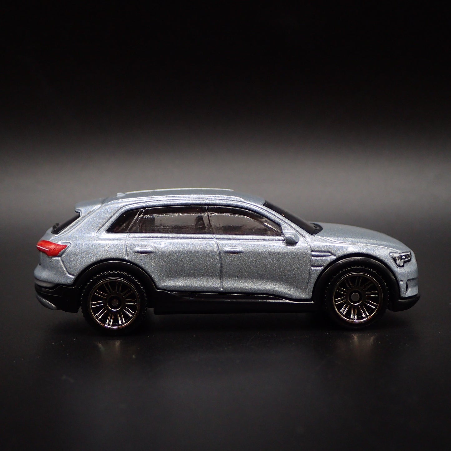 2018-2025 AUDI E TRON SUV SILVER 1:64 SCALE COLLECTIBLE DIECAST MODEL CAR