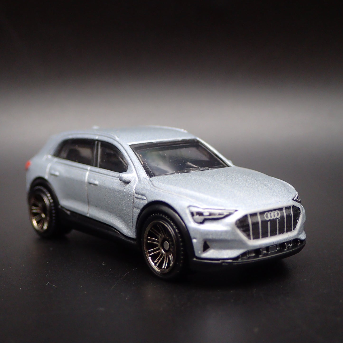 2018-2025 AUDI E TRON SUV SILVER 1:64 SCALE COLLECTIBLE DIECAST MODEL CAR