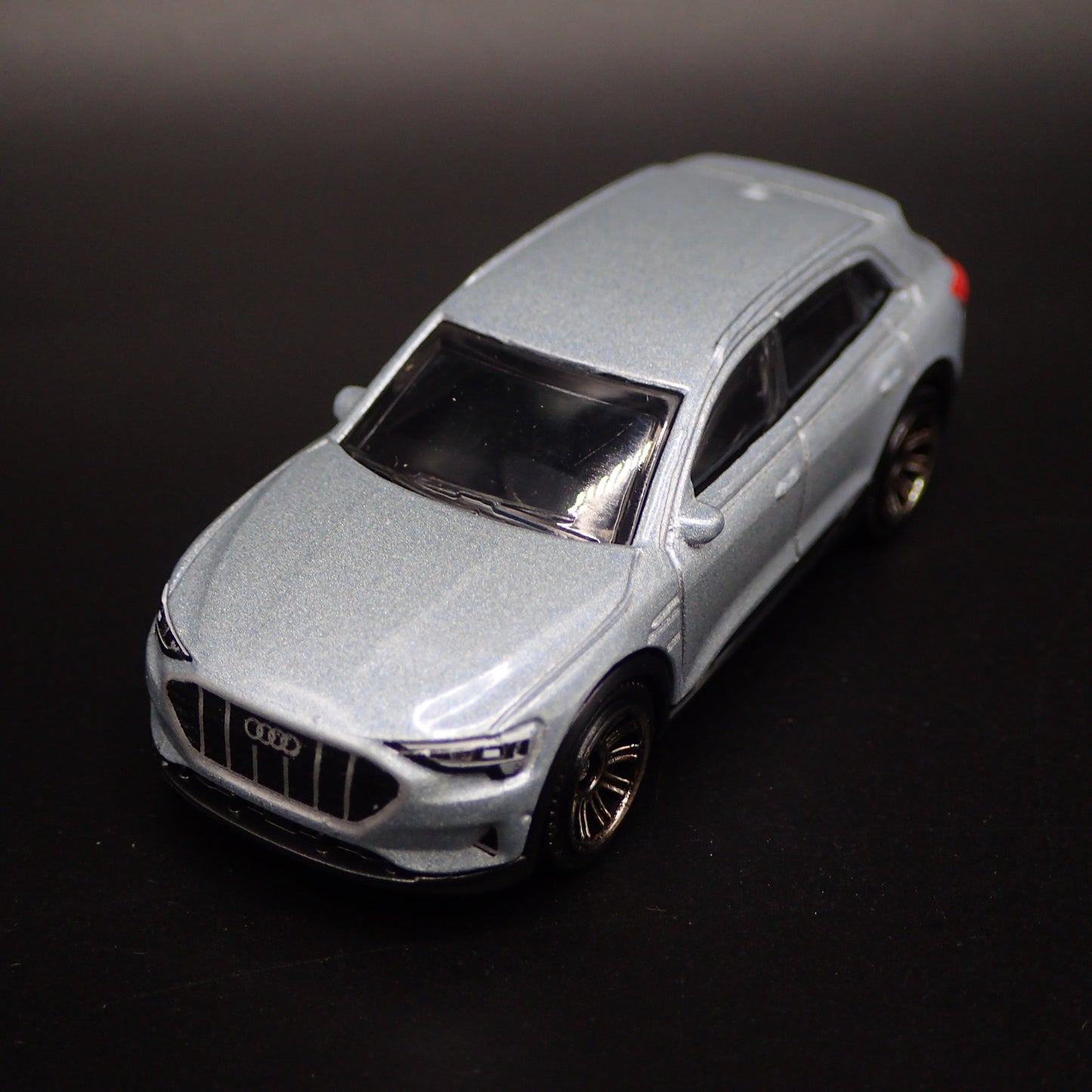 2018-2025 AUDI E TRON SUV SILVER 1:64 SCALE COLLECTIBLE DIECAST MODEL CAR