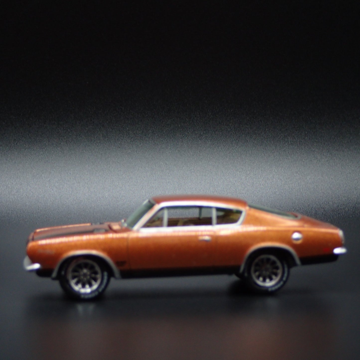 1969 69 PLYMOUTH BARRACUDA FASTBACK 1:64 SCALE COLLECTIBLE DIECAST MODEL CAR