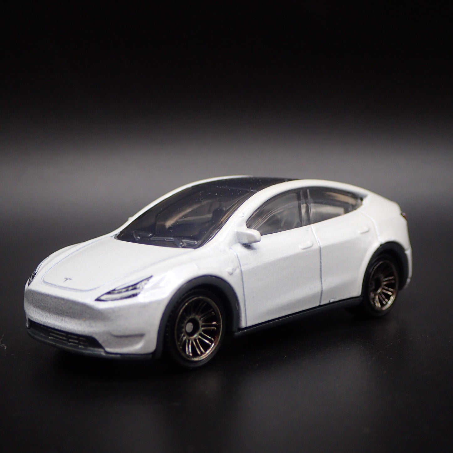 2020-2025 TESLA MODEL Y SUV 1:64 SCALE COLLECTIBLE DIORAMA DIECAST MODEL CAR