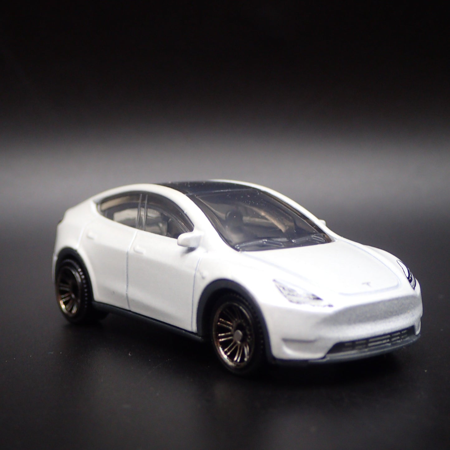 2020-2025 TESLA MODEL Y SUV 1:64 SCALE COLLECTIBLE DIORAMA DIECAST MODEL CAR