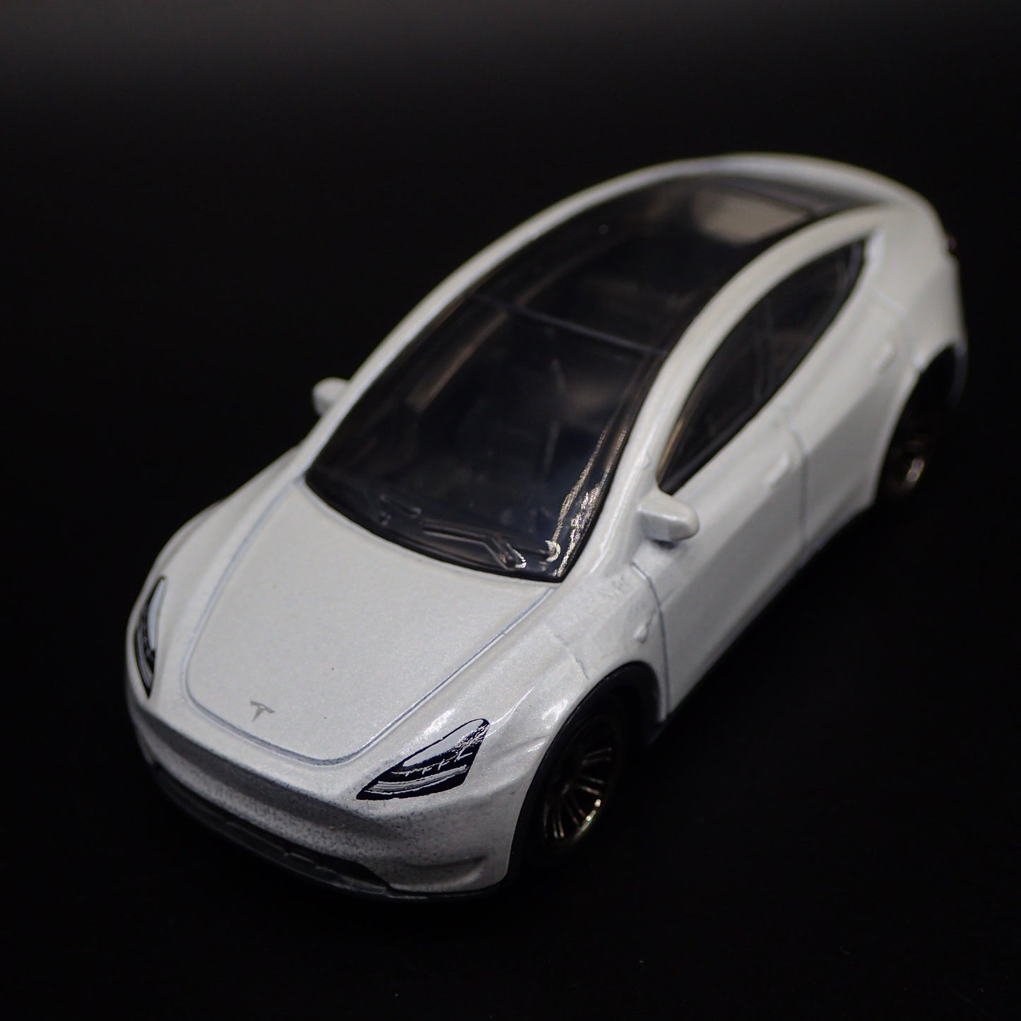 2020-2025 TESLA MODEL Y SUV 1:64 SCALE COLLECTIBLE DIORAMA DIECAST MODEL CAR