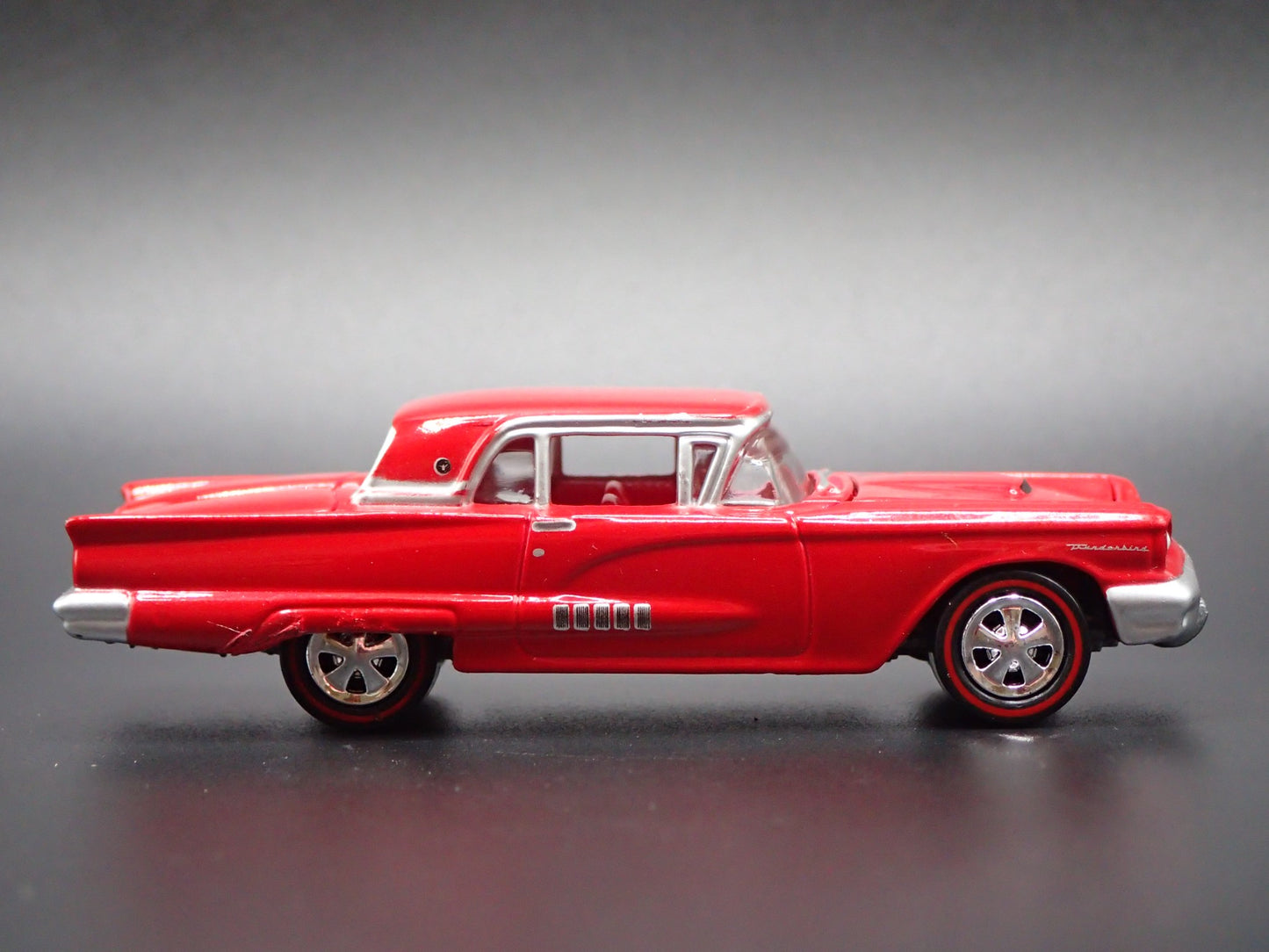 1958 58 FORD THUNDERBIRD TBIRD 1:64 SCALE COLLECTIBLE DIORAMA DIECAST MODEL CAR