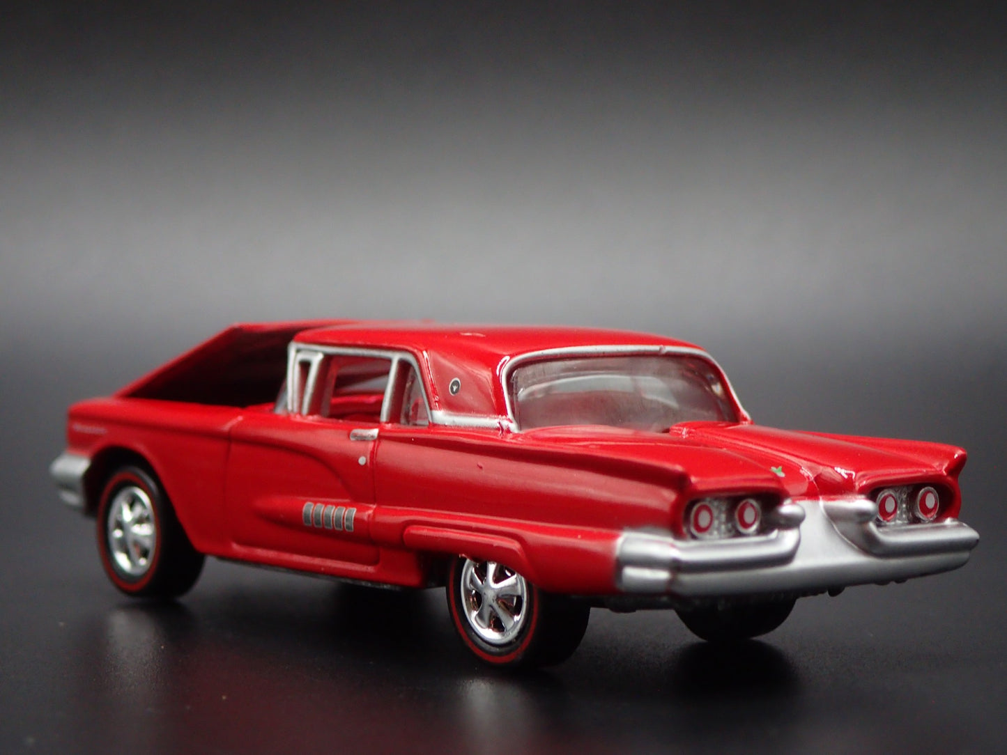 1958 58 FORD THUNDERBIRD TBIRD 1:64 SCALE COLLECTIBLE DIORAMA DIECAST MODEL CAR
