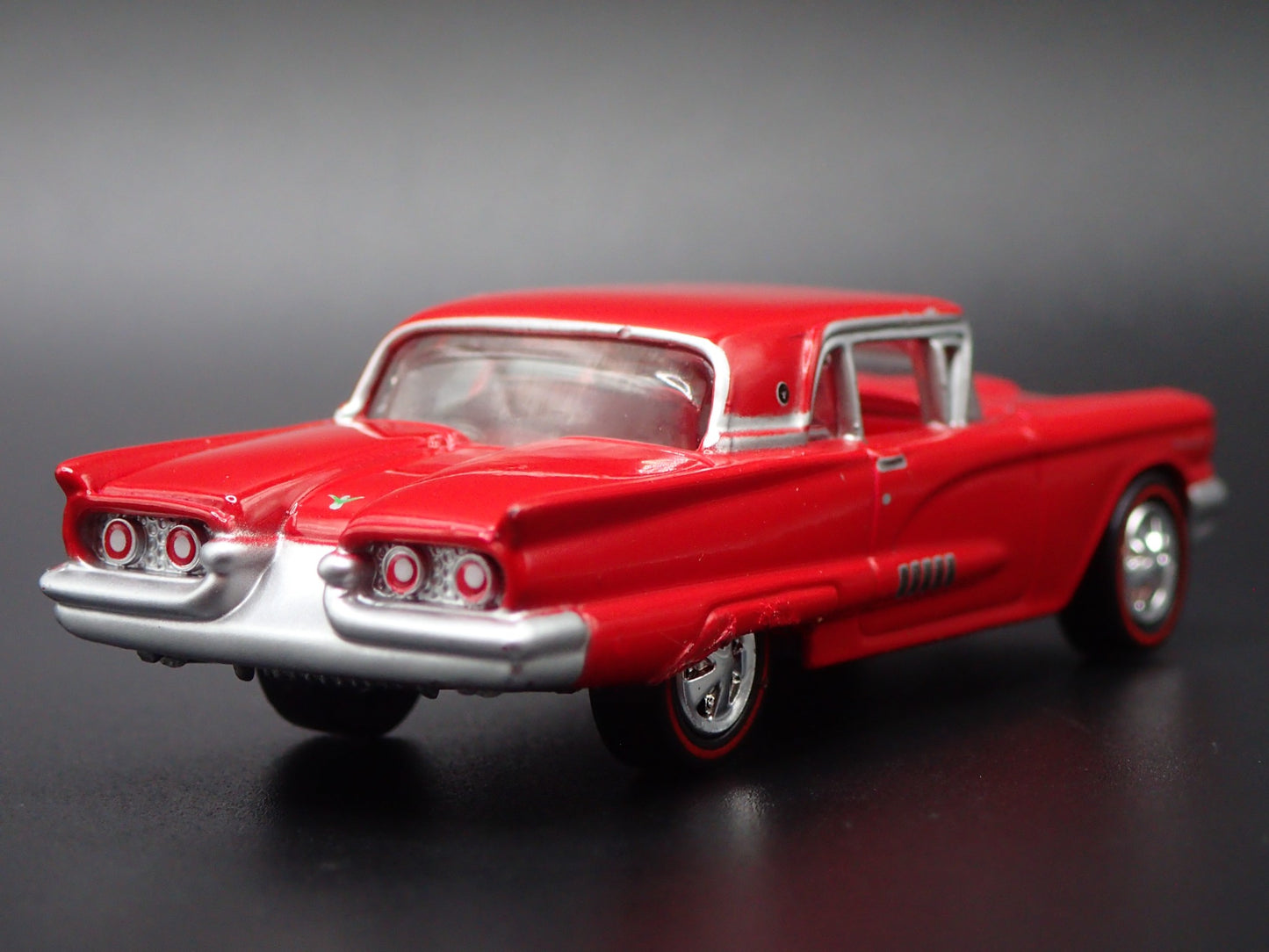 1958 58 FORD THUNDERBIRD TBIRD 1:64 SCALE COLLECTIBLE DIORAMA DIECAST MODEL CAR