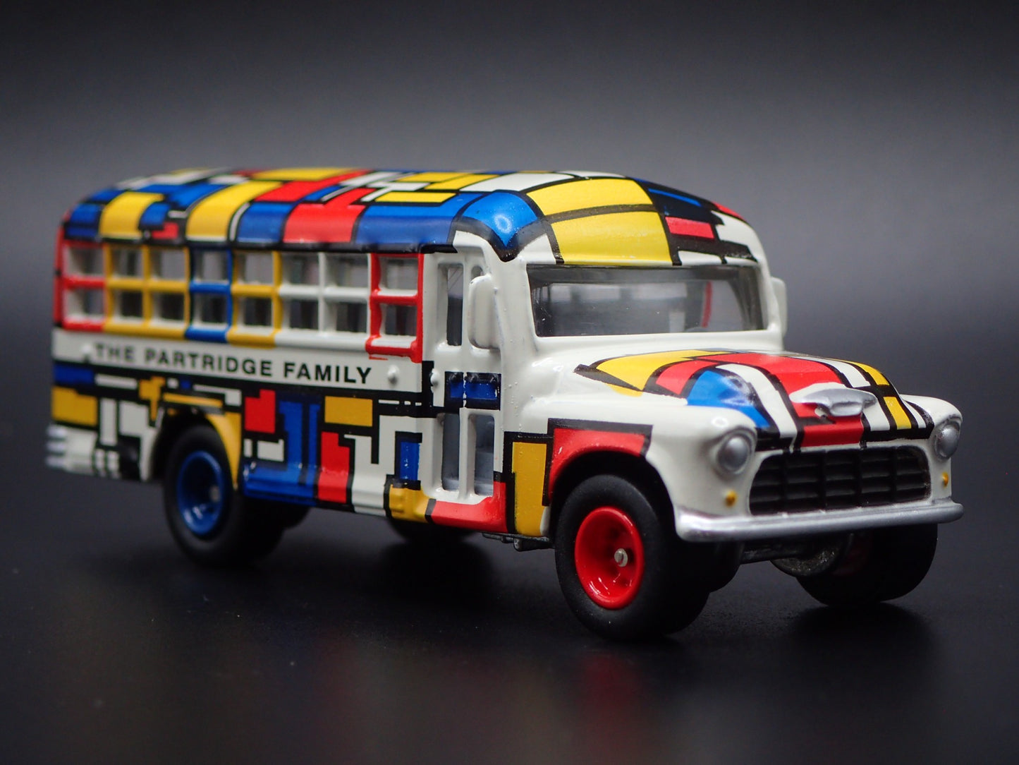 THE PARTRIDGE FAMILY SCHOOL TOUR BUS 1/64 SCALE DIORAMA DIECAST CARS AND TRUCKS