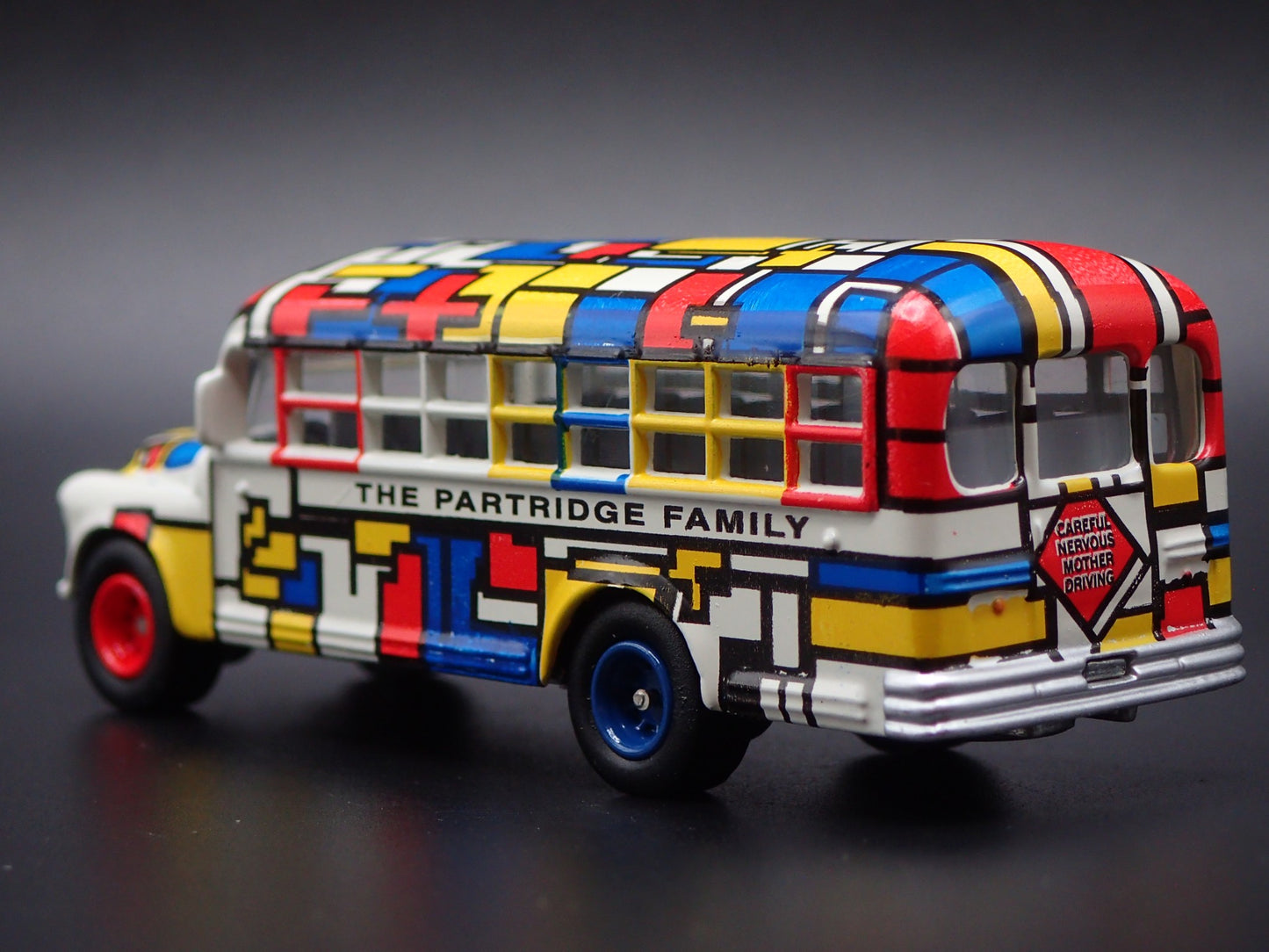 THE PARTRIDGE FAMILY SCHOOL TOUR BUS 1/64 SCALE DIORAMA DIECAST CARS AND TRUCKS