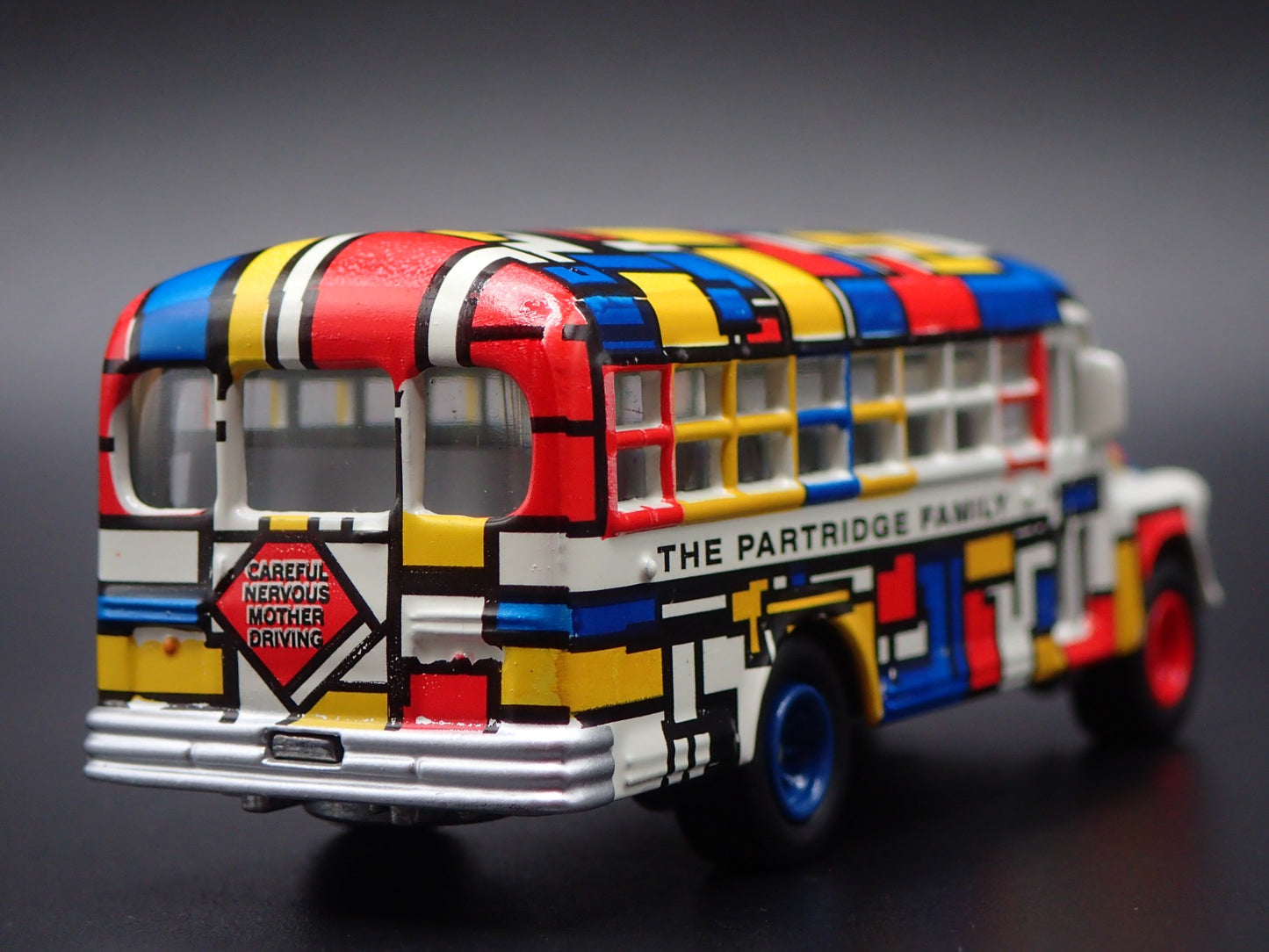 THE PARTRIDGE FAMILY SCHOOL TOUR BUS 1/64 SCALE DIORAMA DIECAST CARS AND TRUCKS