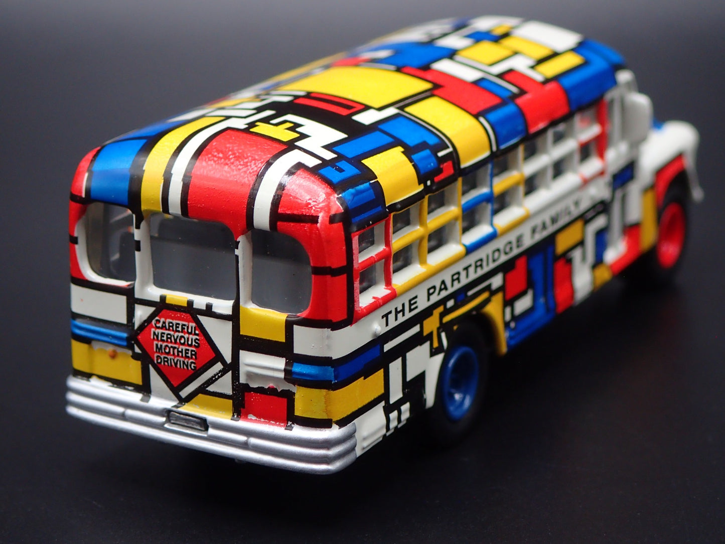 THE PARTRIDGE FAMILY SCHOOL TOUR BUS 1/64 SCALE DIORAMA DIECAST CARS AND TRUCKS