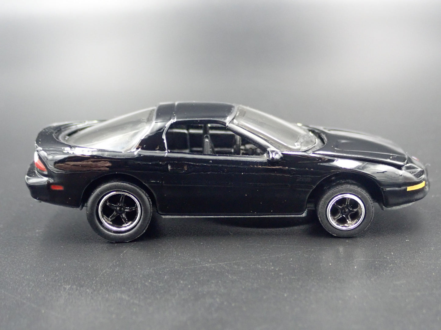 1996 96 CHEVY CHEVROLET CAMARO Z28 BLACK 1:64 SCALE DIORAMA DIECAST MODEL CAR