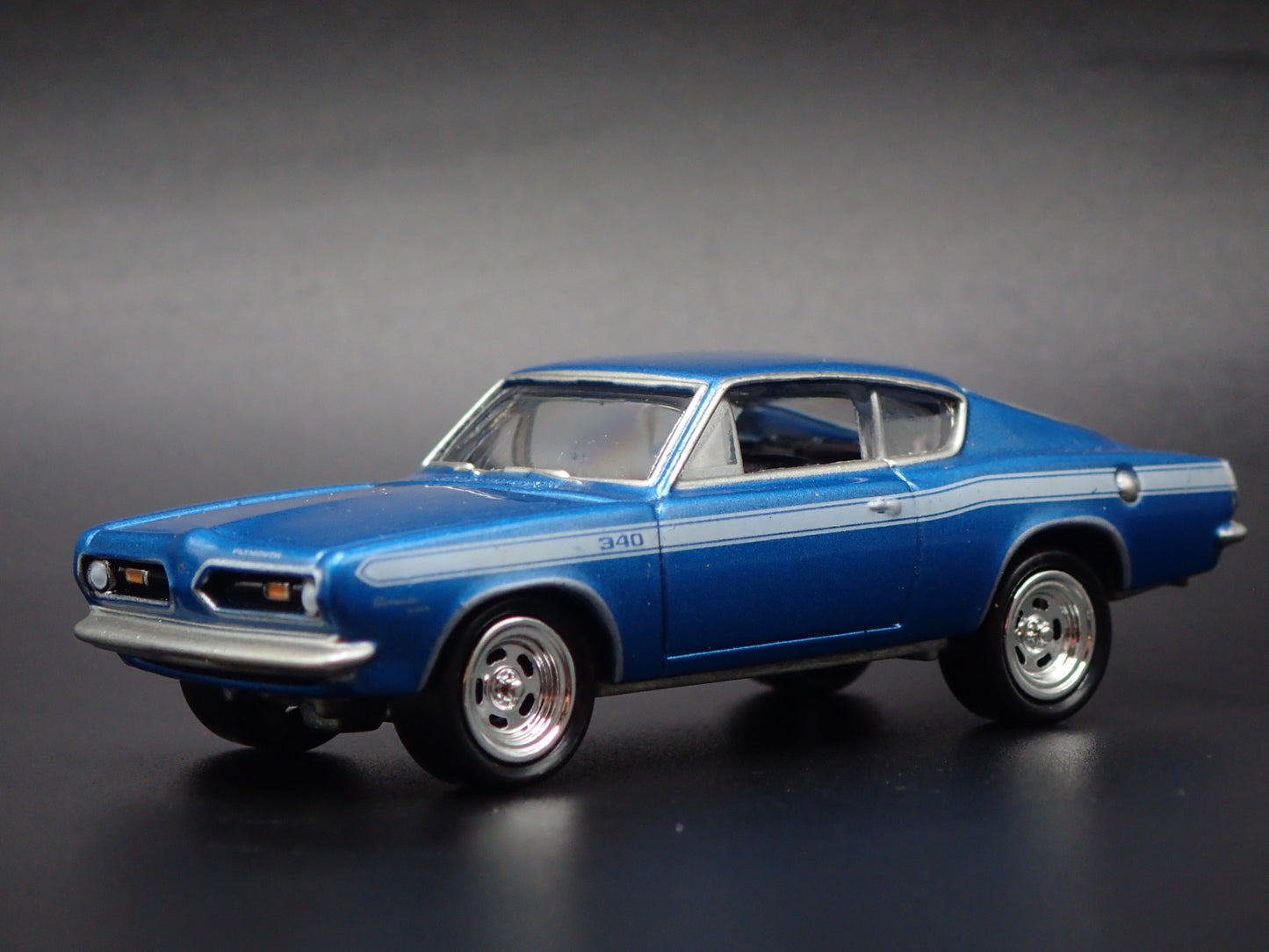 1969 69 PLYMOUTH BARRACUDA FASTBACK BLUE 1:64 SCALE DIORAMA DIECAST MODEL CAR