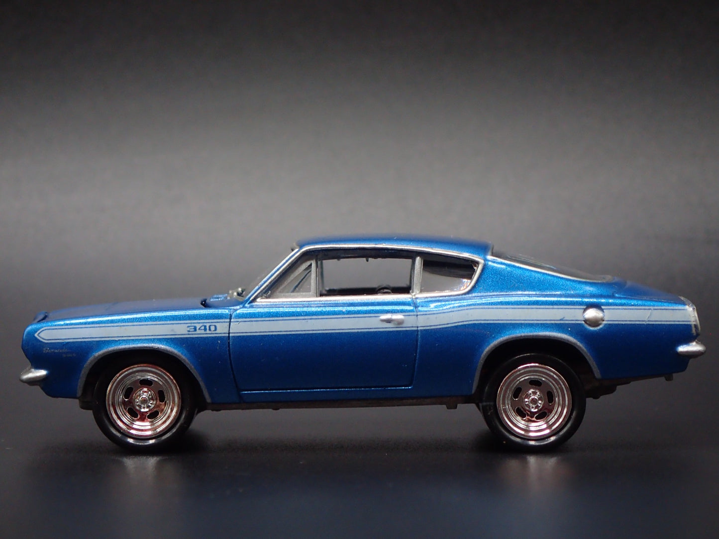 1969 69 PLYMOUTH BARRACUDA FASTBACK BLUE 1:64 SCALE DIORAMA DIECAST MODEL CAR