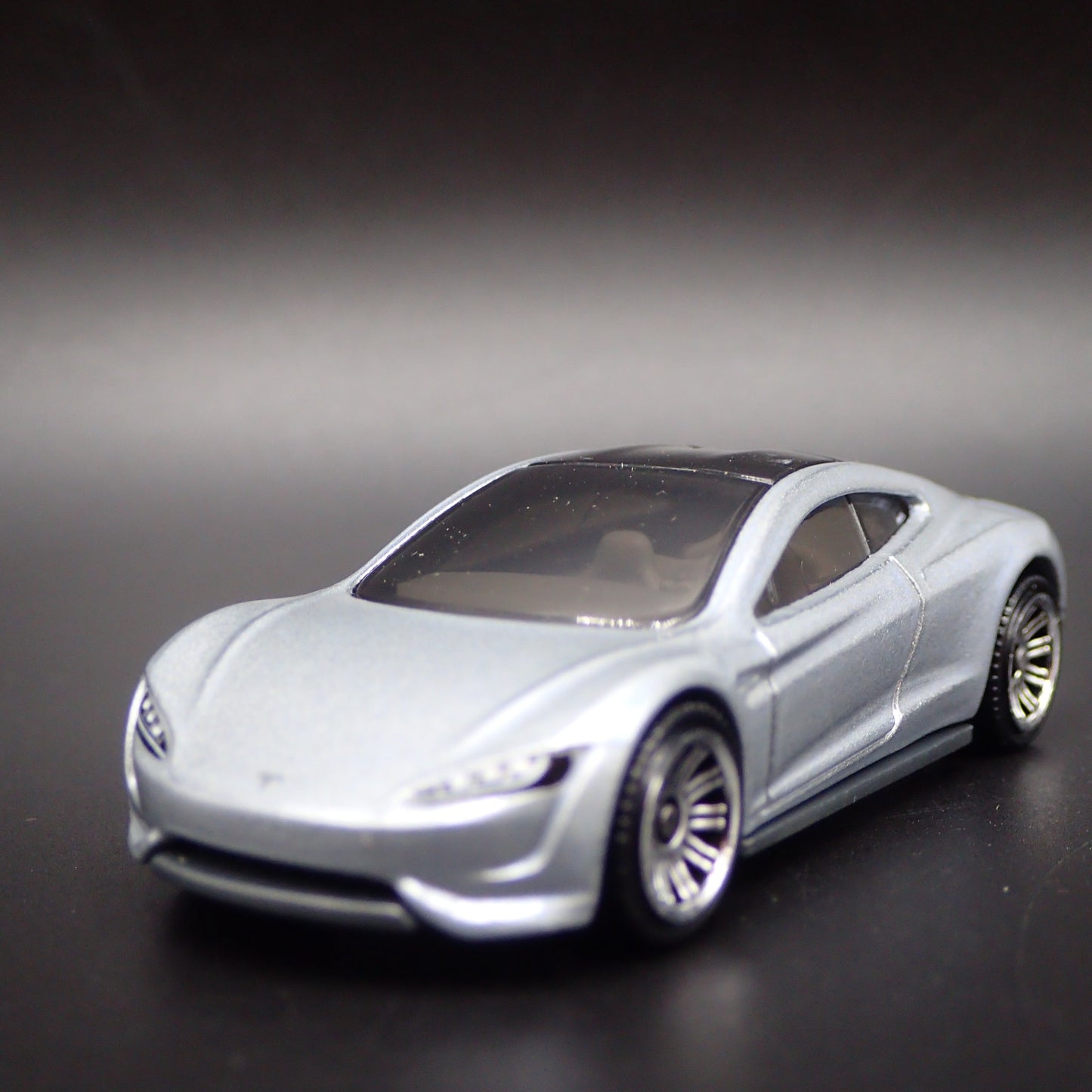 2023 23 TESLA ROADSTER RARE 1:64 SCALE COLLECTIBLE DIORAMA DIECAST MODEL CAR