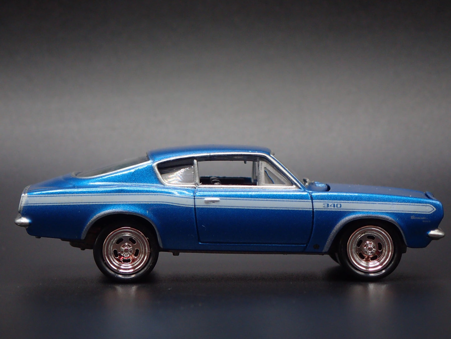 1969 69 PLYMOUTH BARRACUDA FASTBACK BLUE 1:64 SCALE DIORAMA DIECAST MODEL CAR
