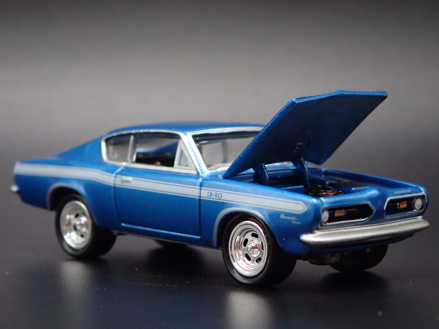 1969 69 PLYMOUTH BARRACUDA FASTBACK BLUE 1:64 SCALE DIORAMA DIECAST MODEL CAR