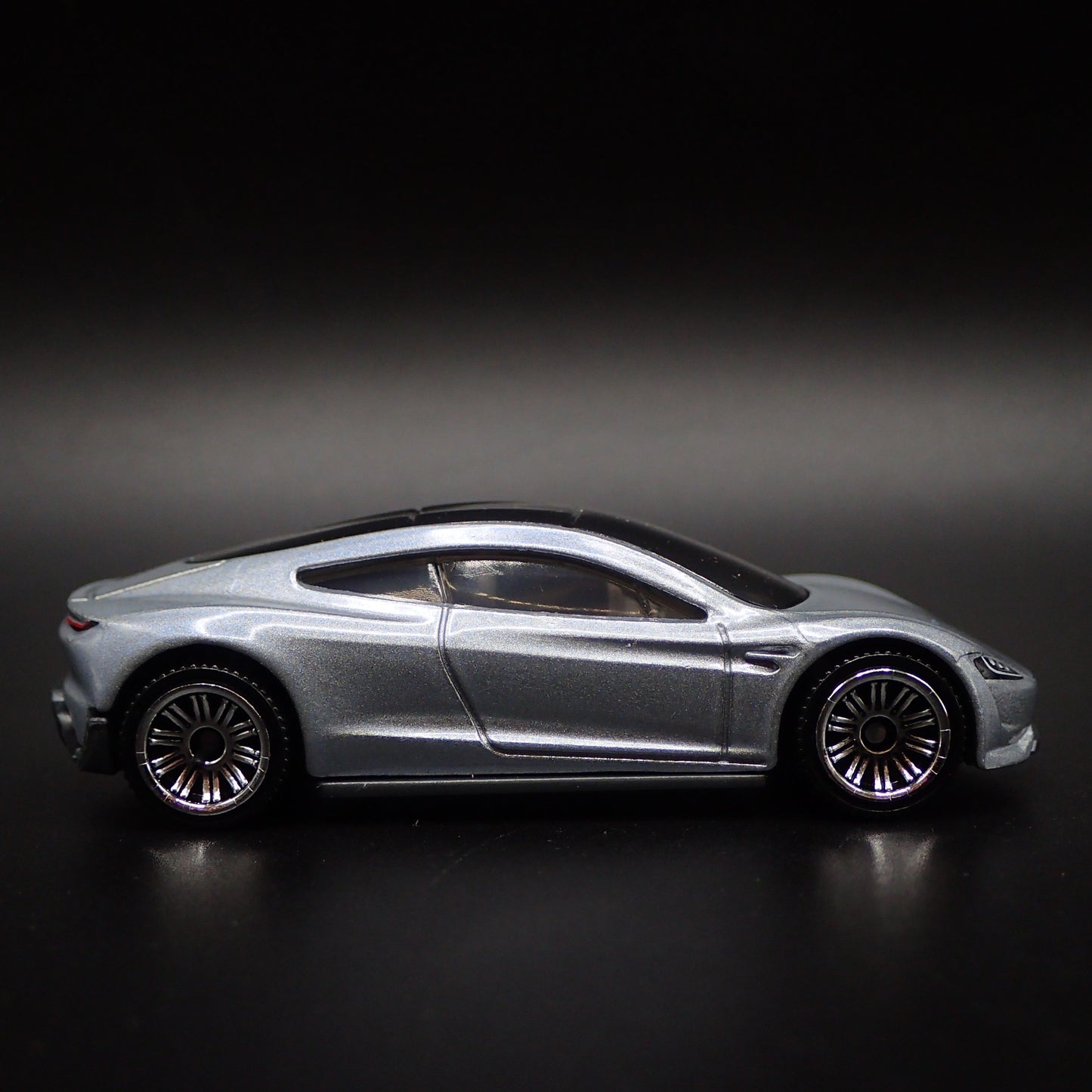 2023 23 TESLA ROADSTER RARE 1:64 SCALE COLLECTIBLE DIORAMA DIECAST MODEL CAR