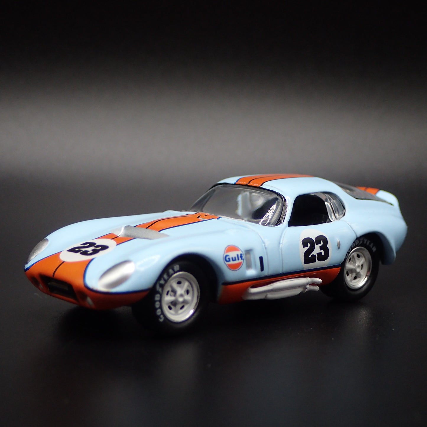 1965 65 SHELBY COBRA DAYTONA COUPE GULF OIL 1:64 SCALE DIORMA DIECAST MODEL CAR