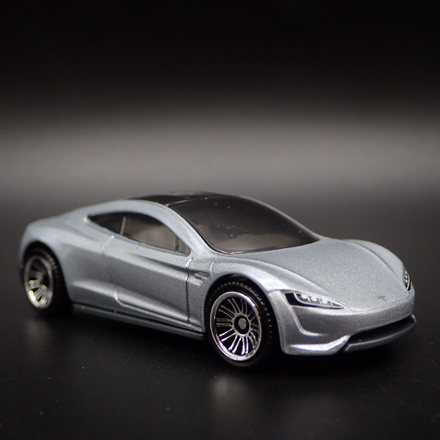 2023 23 TESLA ROADSTER RARE 1:64 SCALE COLLECTIBLE DIORAMA DIECAST MODEL CAR