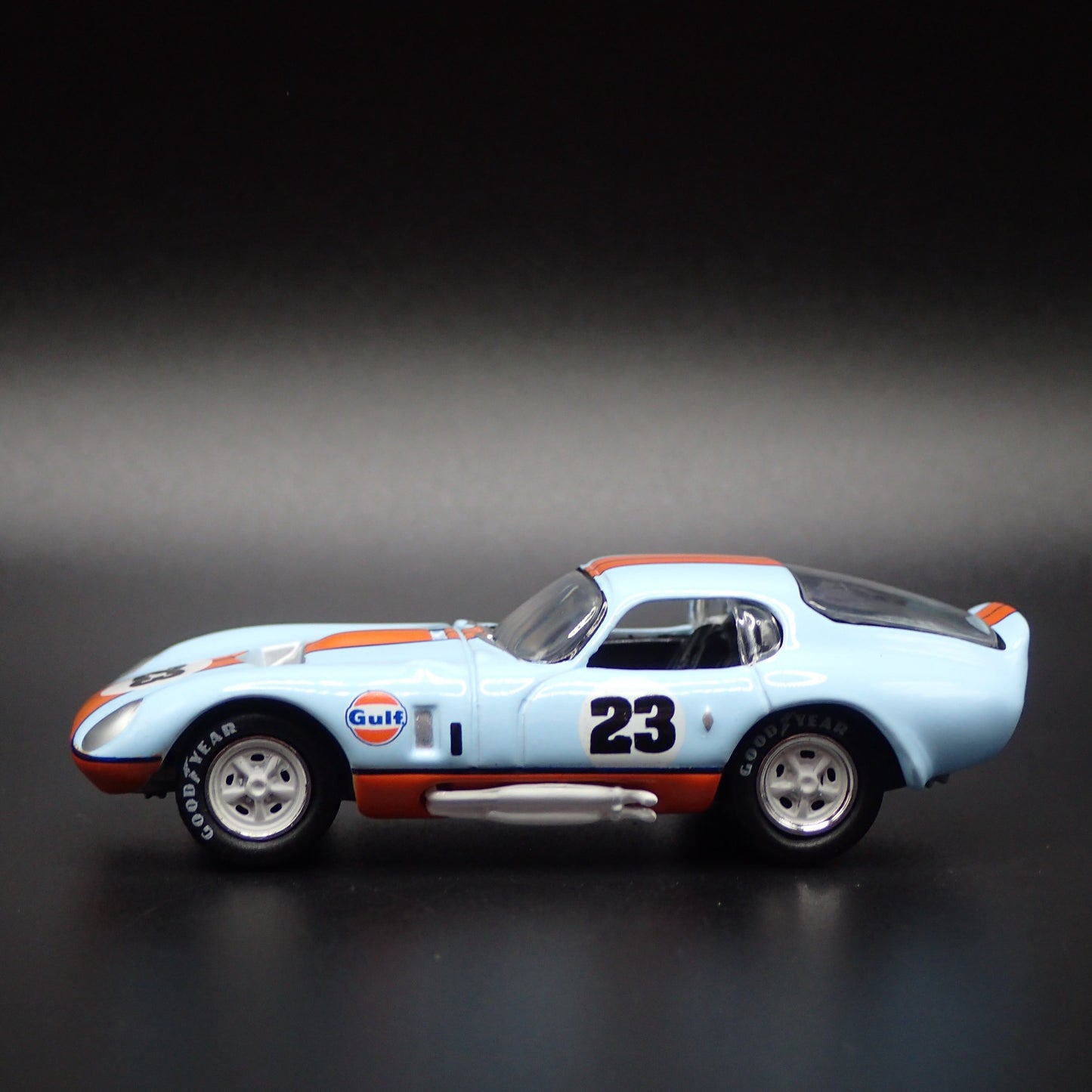 1965 65 SHELBY COBRA DAYTONA COUPE GULF OIL 1:64 SCALE DIORMA DIECAST MODEL CAR