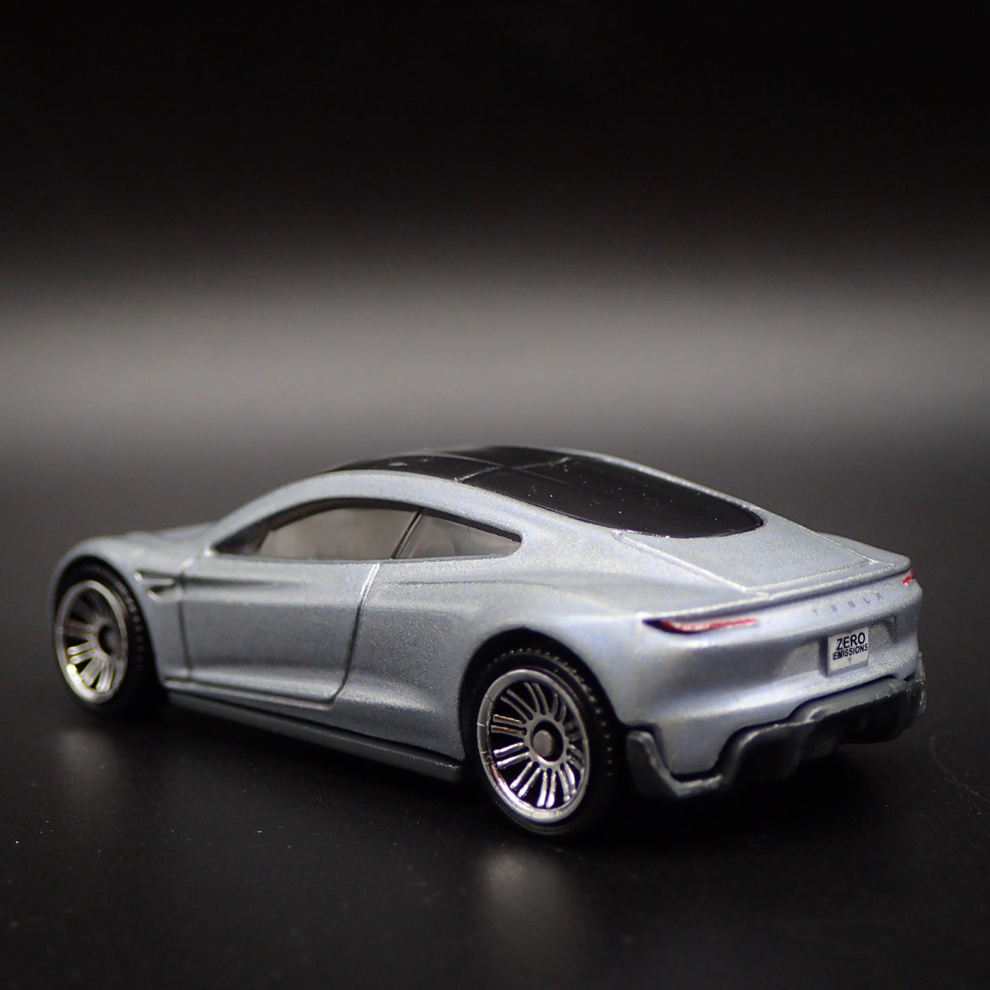 2023 23 TESLA ROADSTER RARE 1:64 SCALE COLLECTIBLE DIORAMA DIECAST MODEL CAR