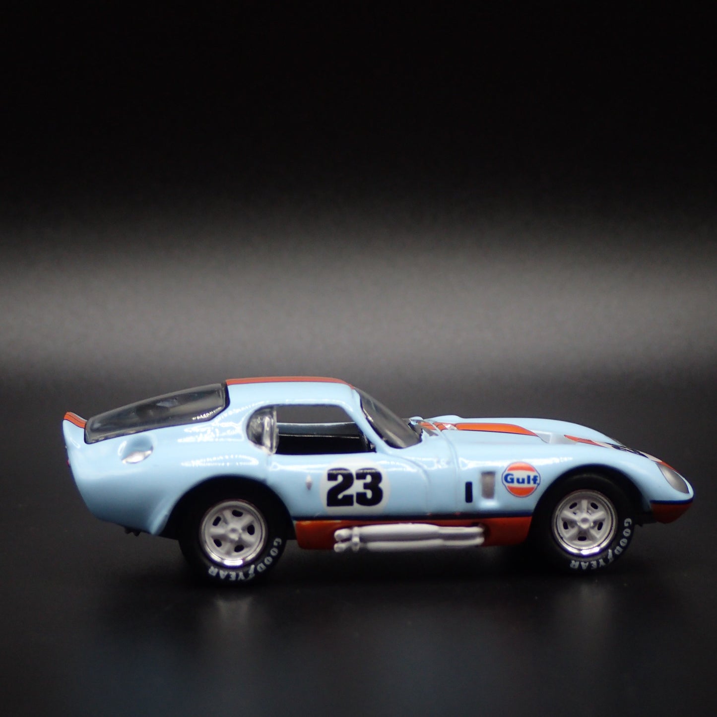 1965 65 SHELBY COBRA DAYTONA COUPE GULF OIL 1:64 SCALE DIORMA DIECAST MODEL CAR