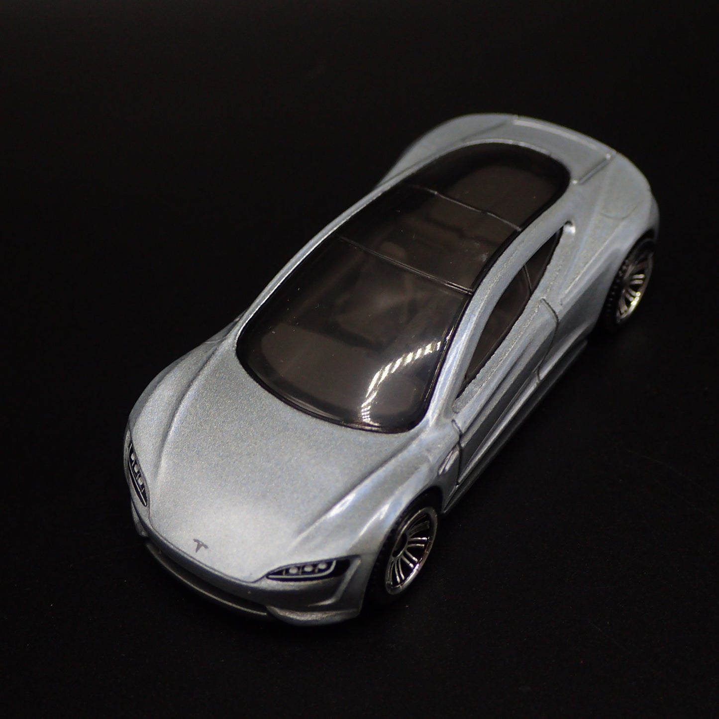 2023 23 TESLA ROADSTER RARE 1:64 SCALE COLLECTIBLE DIORAMA DIECAST MODEL CAR