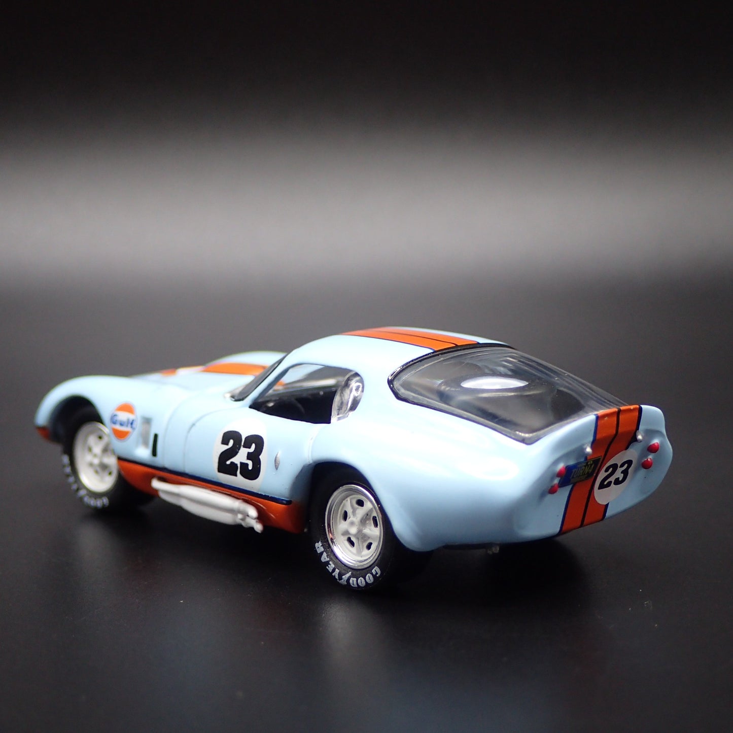 1965 65 SHELBY COBRA DAYTONA COUPE GULF OIL 1:64 SCALE DIORMA DIECAST MODEL CAR