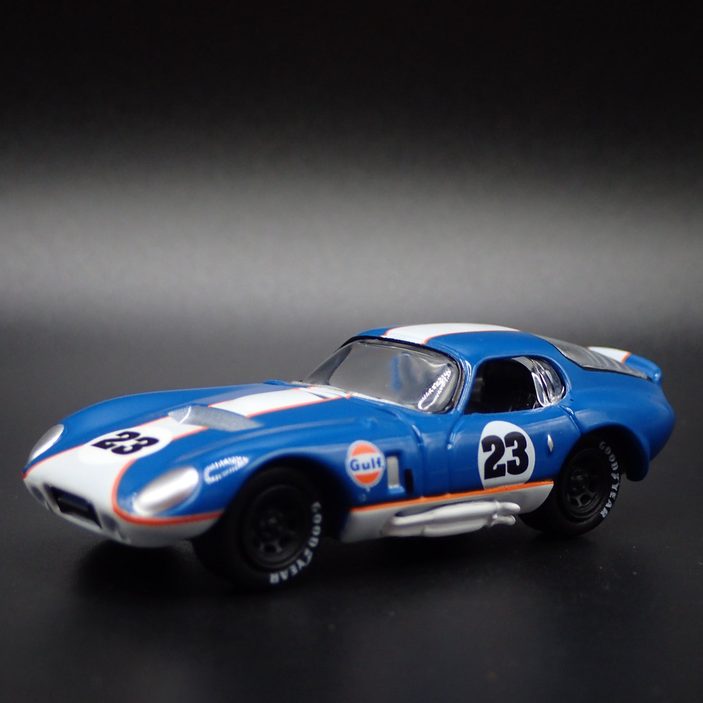 1965 65 SHELBY COBRA DAYTONA COUPE GULF OIL 1:64 SCALE DIORMA DIECAST MODEL CAR