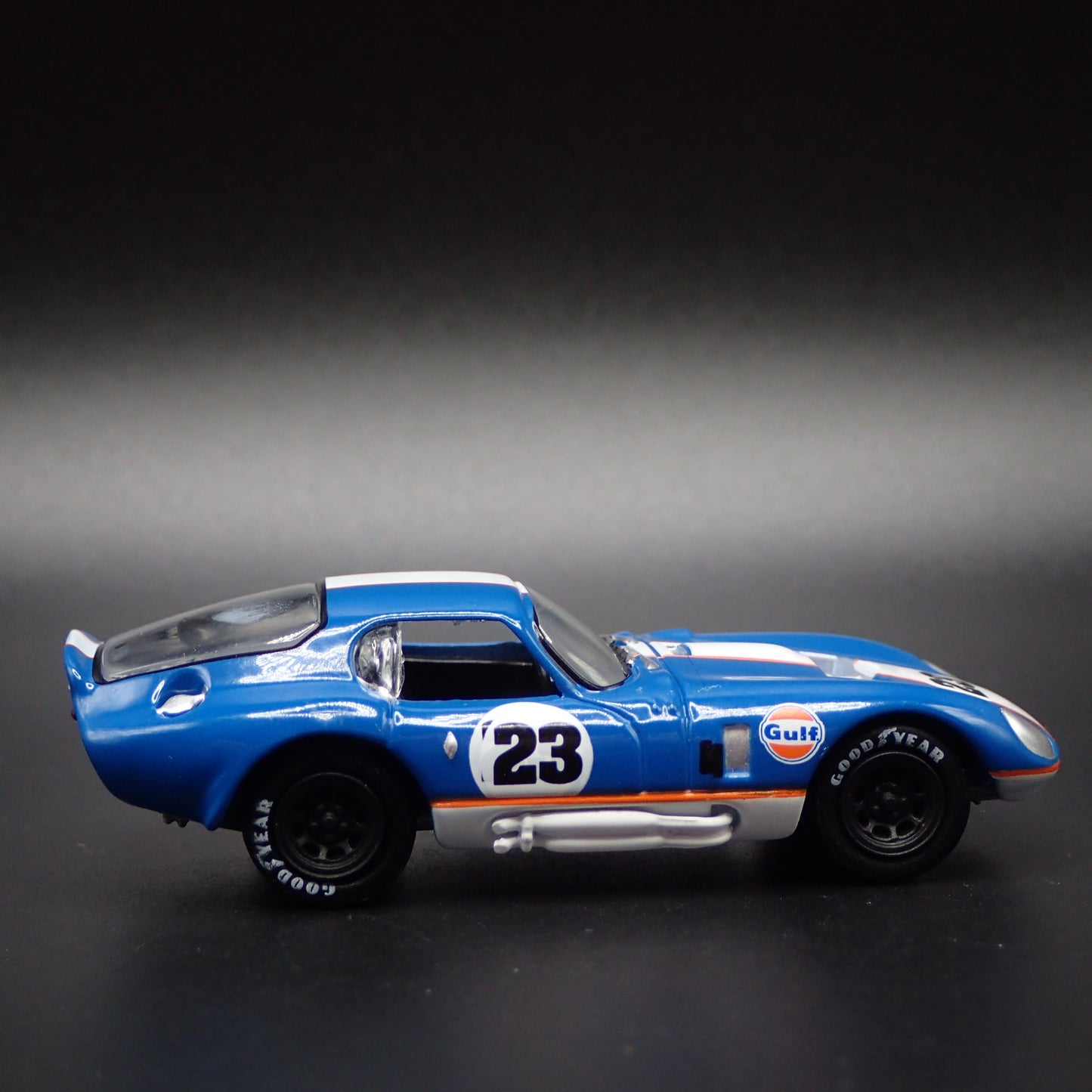 1965 65 SHELBY COBRA DAYTONA COUPE GULF OIL 1:64 SCALE DIORMA DIECAST MODEL CAR