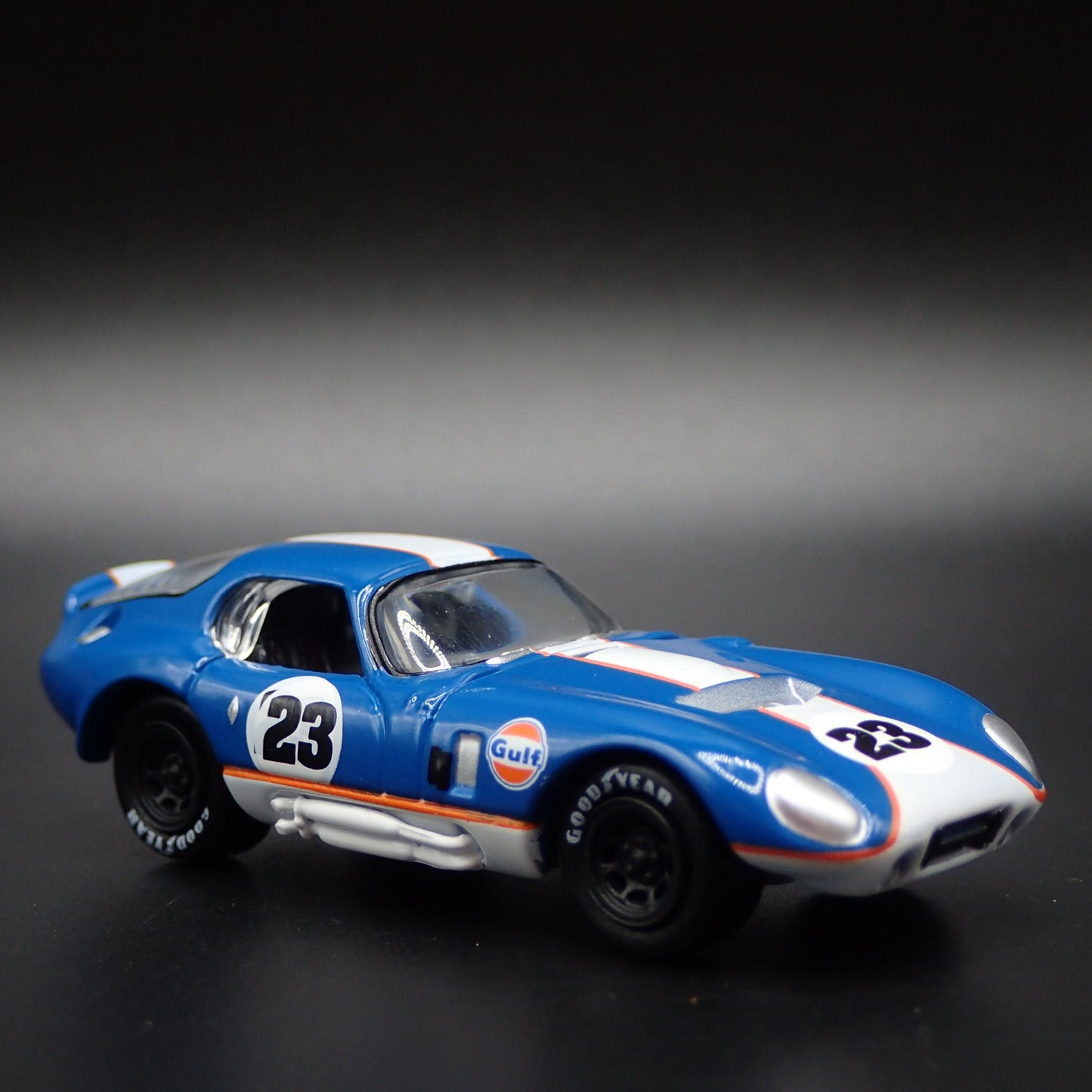 1965 65 SHELBY COBRA DAYTONA COUPE GULF OIL 1:64 SCALE DIORMA DIECAST MODEL CAR