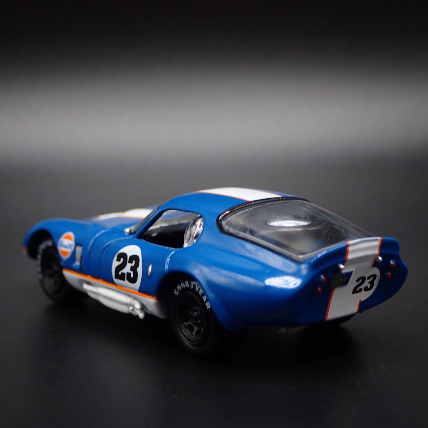 1965 65 SHELBY COBRA DAYTONA COUPE GULF OIL 1:64 SCALE DIORMA DIECAST MODEL CAR